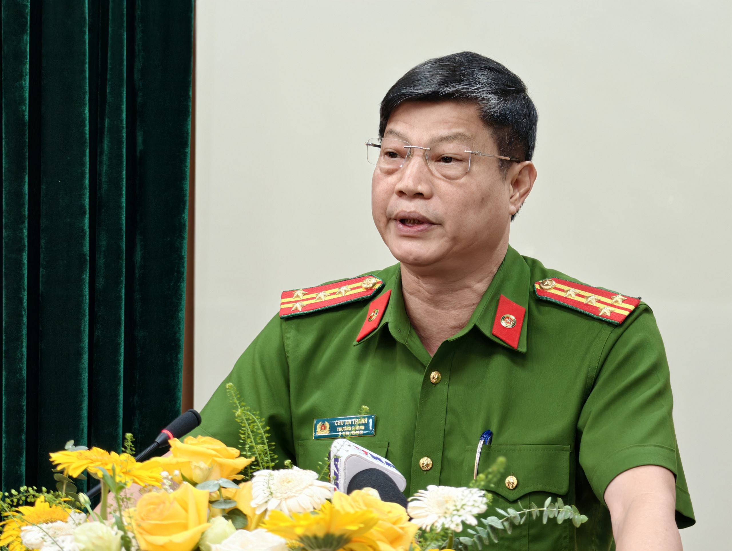 Công an Hà Nội nói gì về tin đồn Shark Bình ly hôn trước khi bị bắt giam?- Ảnh 1. Công an Hà Nội nói gì về tin đồn Shark Bình ly hôn trước khi bị bắt giam?- Ảnh 1.