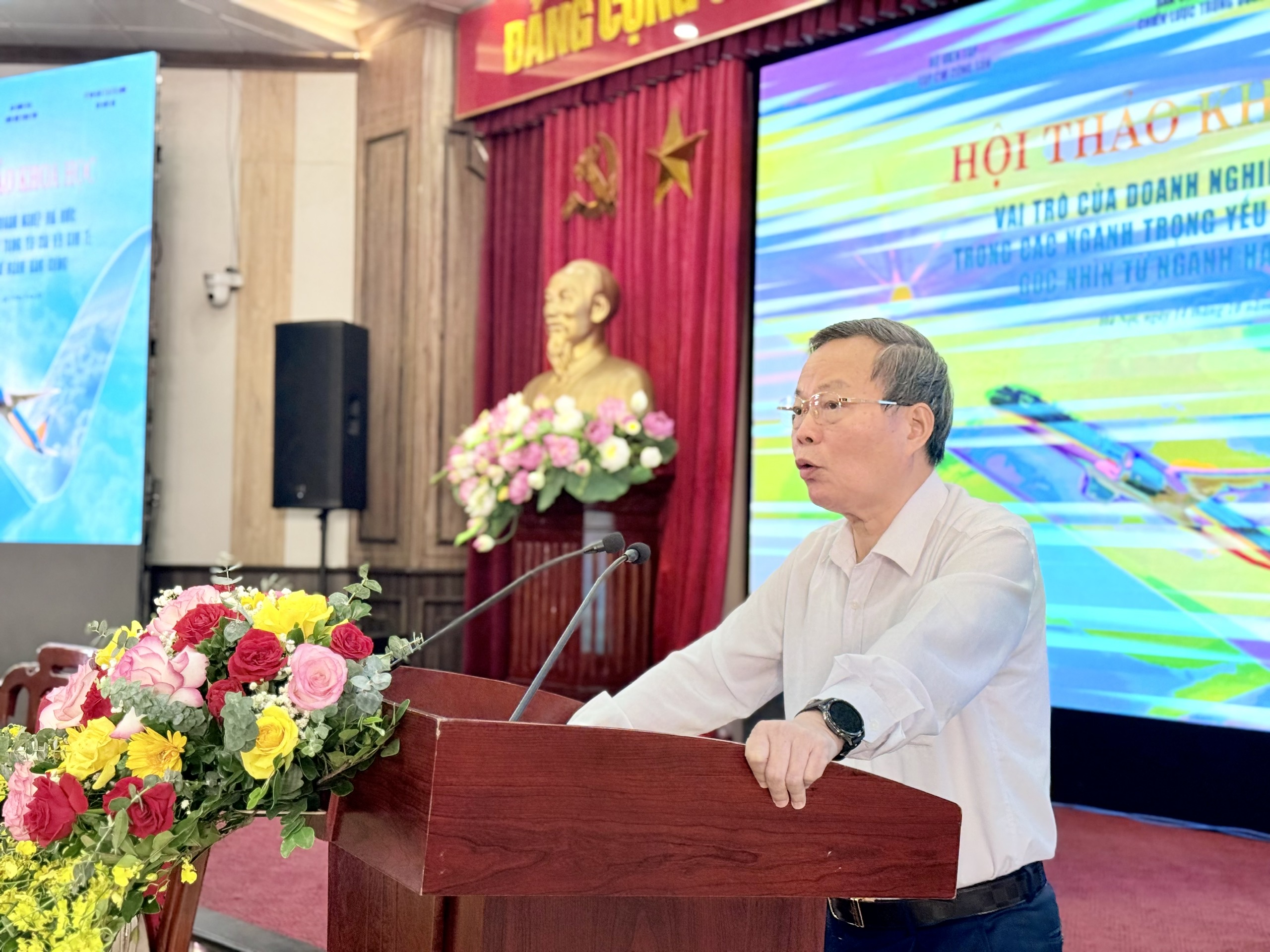Doanh nghiệp Nhà nước phải giữ vai trò chủ đạo, dẫn dắt tăng trưởng kinh tế- Ảnh 4. Doanh nghiệp Nhà nước phải giữ vai trò chủ đạo, dẫn dắt tăng trưởng kinh tế- Ảnh 4.