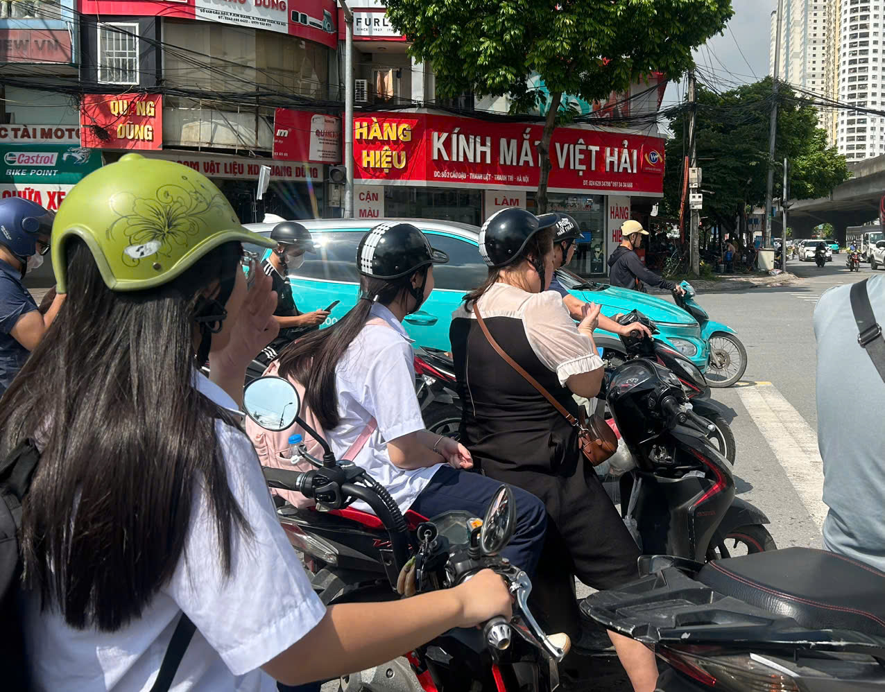 Nguy hiểm rình rập khi mũ bảo hiểm "đội cho có", để đối phó- Ảnh 2. Nguy hiểm rình rập khi mũ bảo hiểm "đội cho có", để đối phó- Ảnh 2.