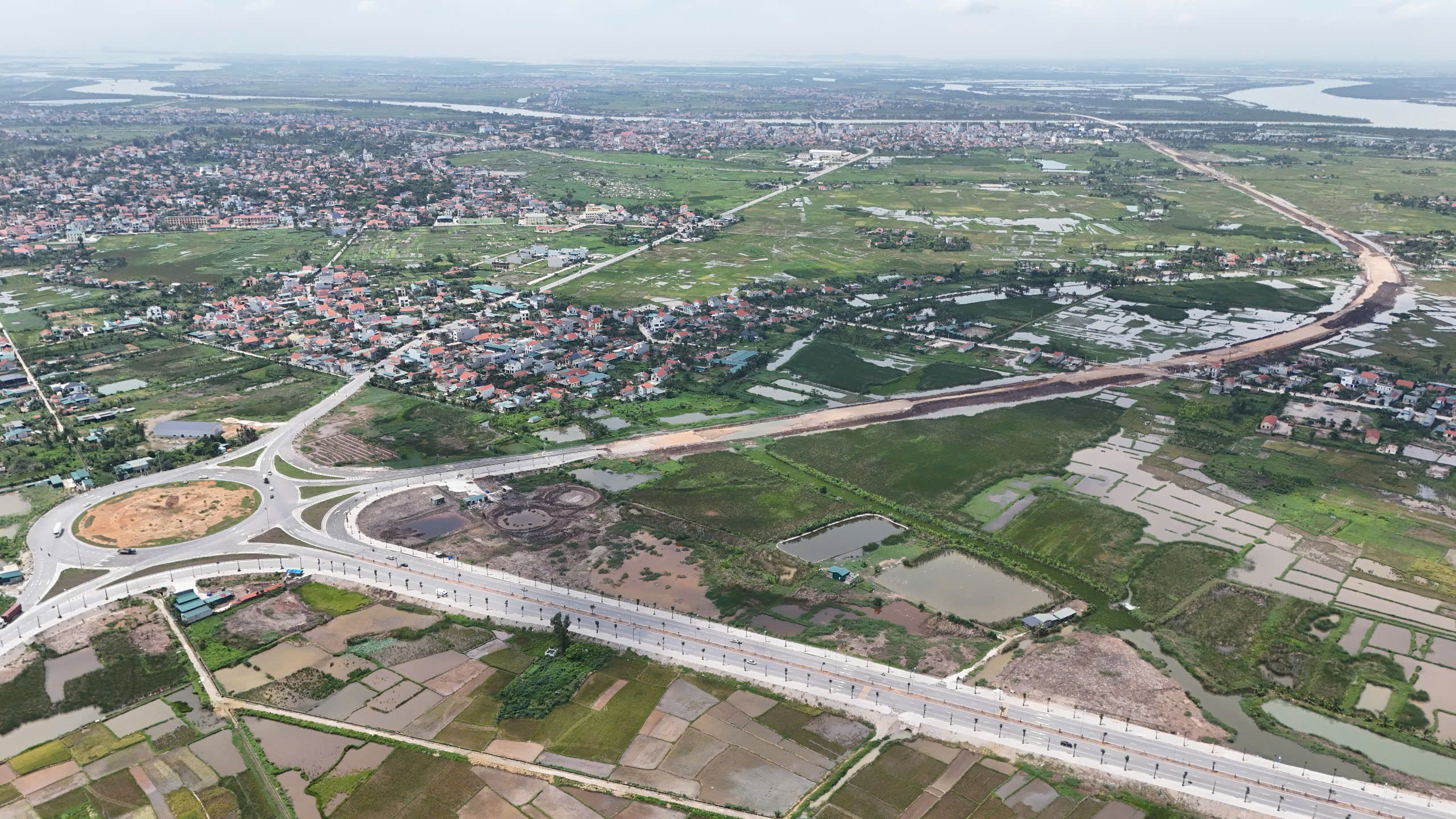 Quảng Ninh: Đẩy nhanh tiến độ Dự án đường ven sông- Ảnh 1. Quảng Ninh: Đẩy nhanh tiến độ Dự án đường ven sông- Ảnh 1.