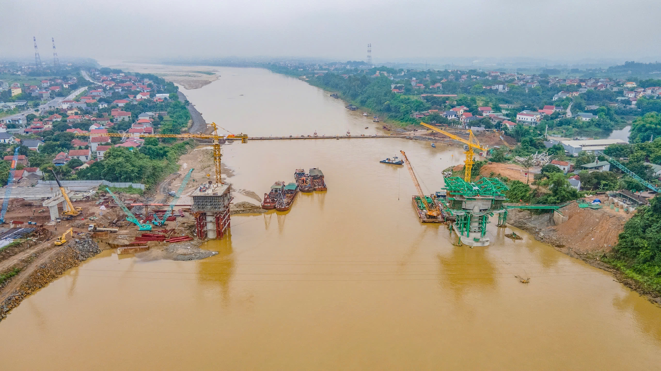 Thi đua thần tốc dựng "biểu tượng hồi sinh" ở đôi bờ sông Thao- Ảnh 2. Thi đua thần tốc dựng "biểu tượng hồi sinh" ở đôi bờ sông Thao- Ảnh 2.