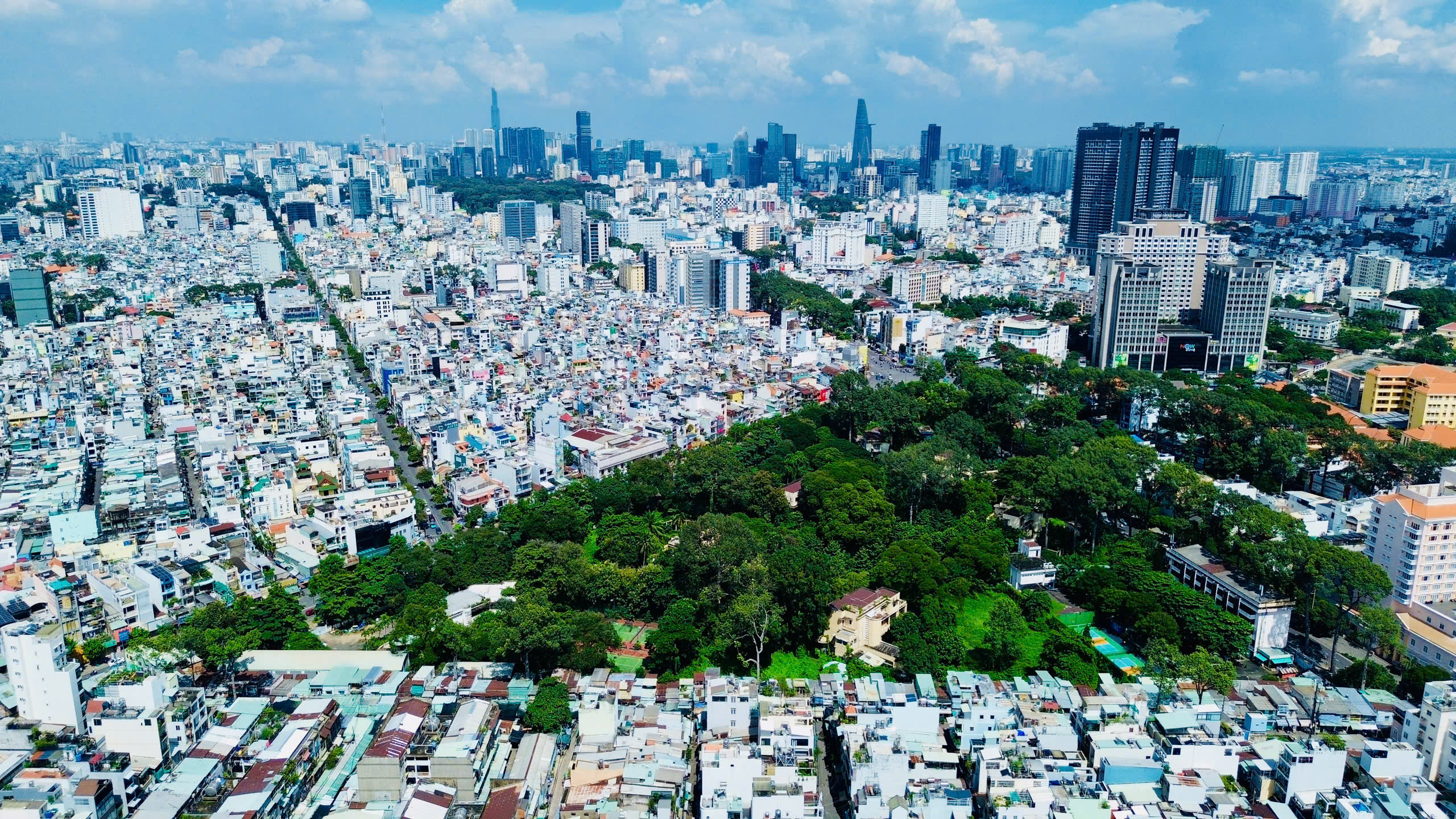 Cận cảnh khu đất “tam giác vàng” ở trung tâm TP.HCM chờ hồi sinh sau gần thập kỷ bỏ hoang- Ảnh 1. Cận cảnh khu đất “tam giác vàng” ở trung tâm TP.HCM chờ hồi sinh sau gần thập kỷ bỏ hoang- Ảnh 1.