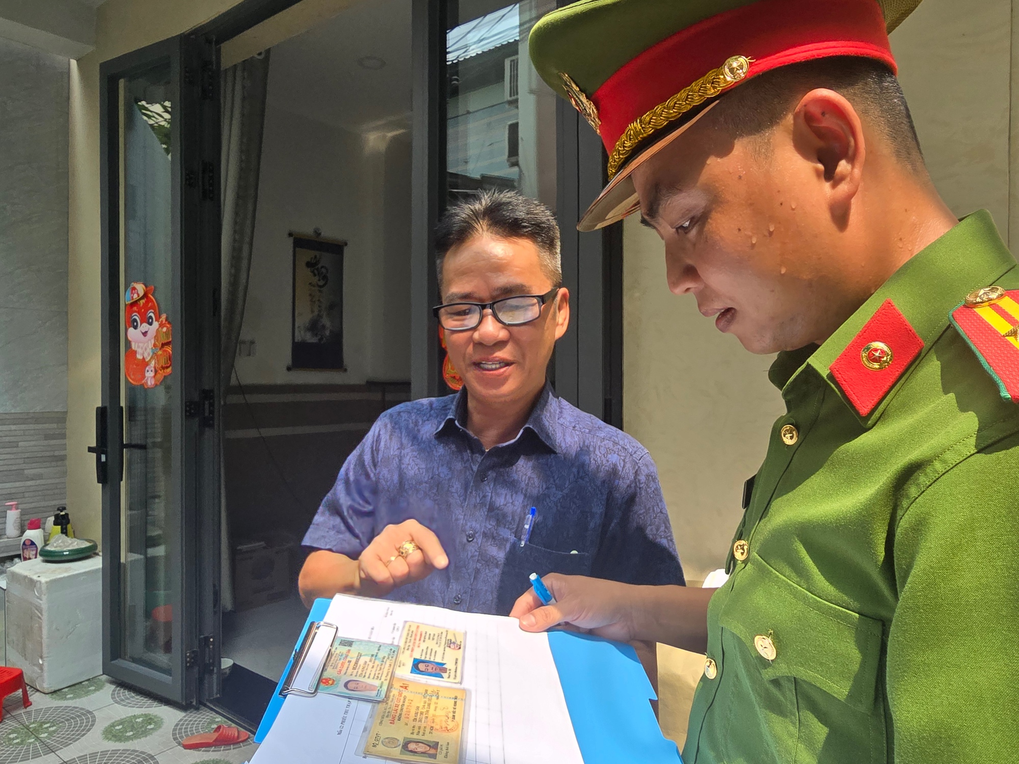 Công an TP.HCM tổng rà soát làm sạch dữ liệu đăng kí phương tiện, giấy phép lái xe- Ảnh 2. Công an TP.HCM tổng rà soát làm sạch dữ liệu đăng kí phương tiện, giấy phép lái xe- Ảnh 2.