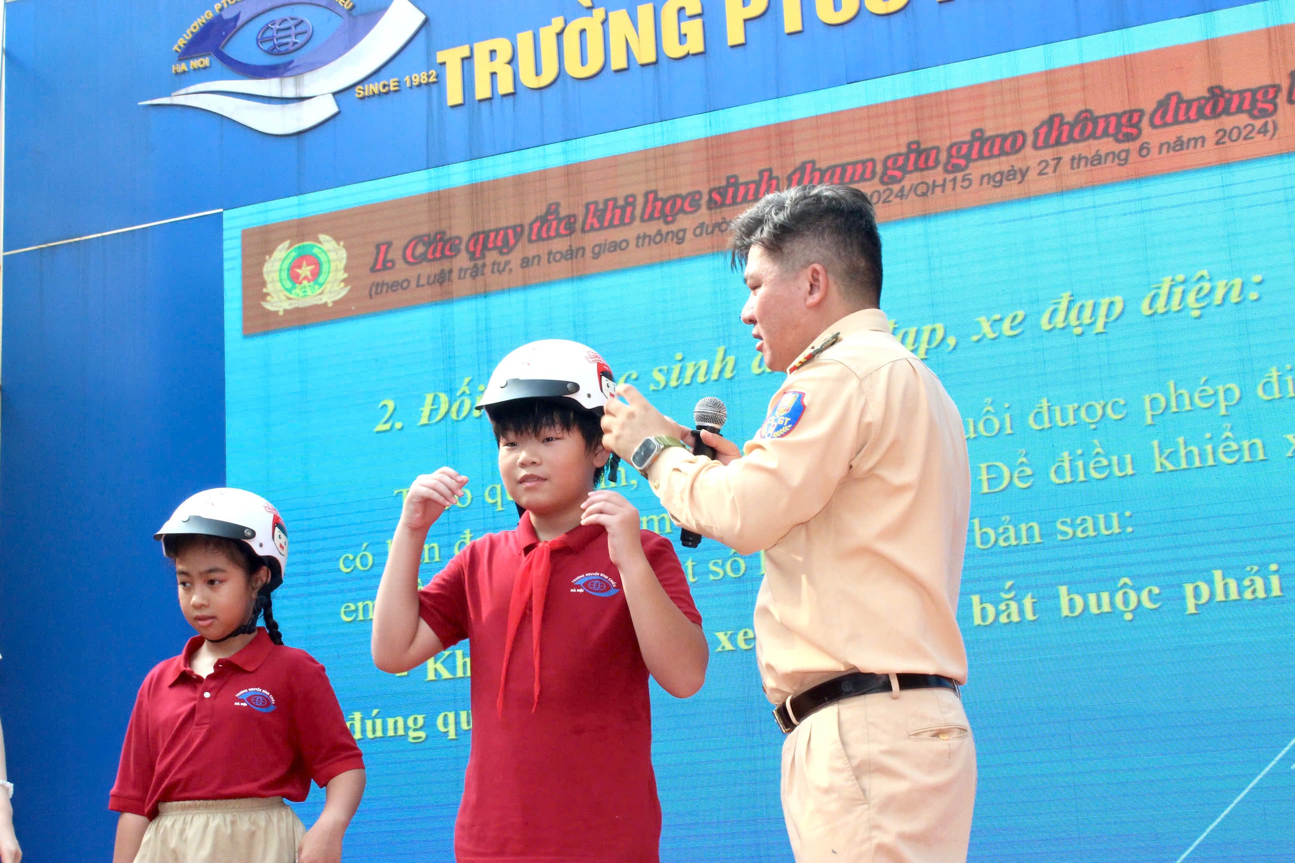 Nguy hiểm rình rập khi mũ bảo hiểm "đội cho có", để đối phó- Ảnh 4. Nguy hiểm rình rập khi mũ bảo hiểm "đội cho có", để đối phó- Ảnh 4.