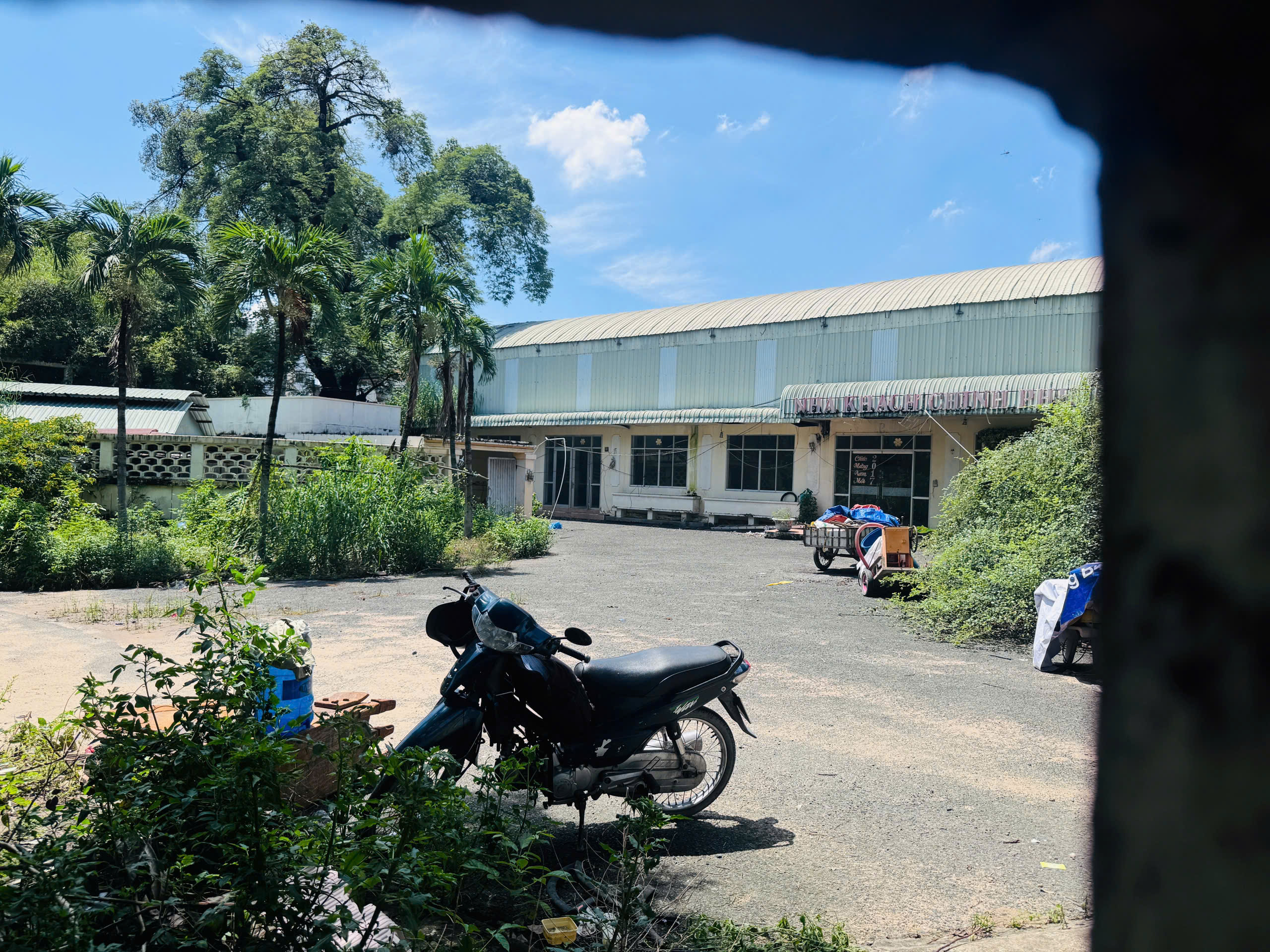 Cận cảnh khu đất “tam giác vàng” ở trung tâm TP.HCM chờ hồi sinh sau gần thập kỷ bỏ hoang- Ảnh 5. Cận cảnh khu đất “tam giác vàng” ở trung tâm TP.HCM chờ hồi sinh sau gần thập kỷ bỏ hoang- Ảnh 5.