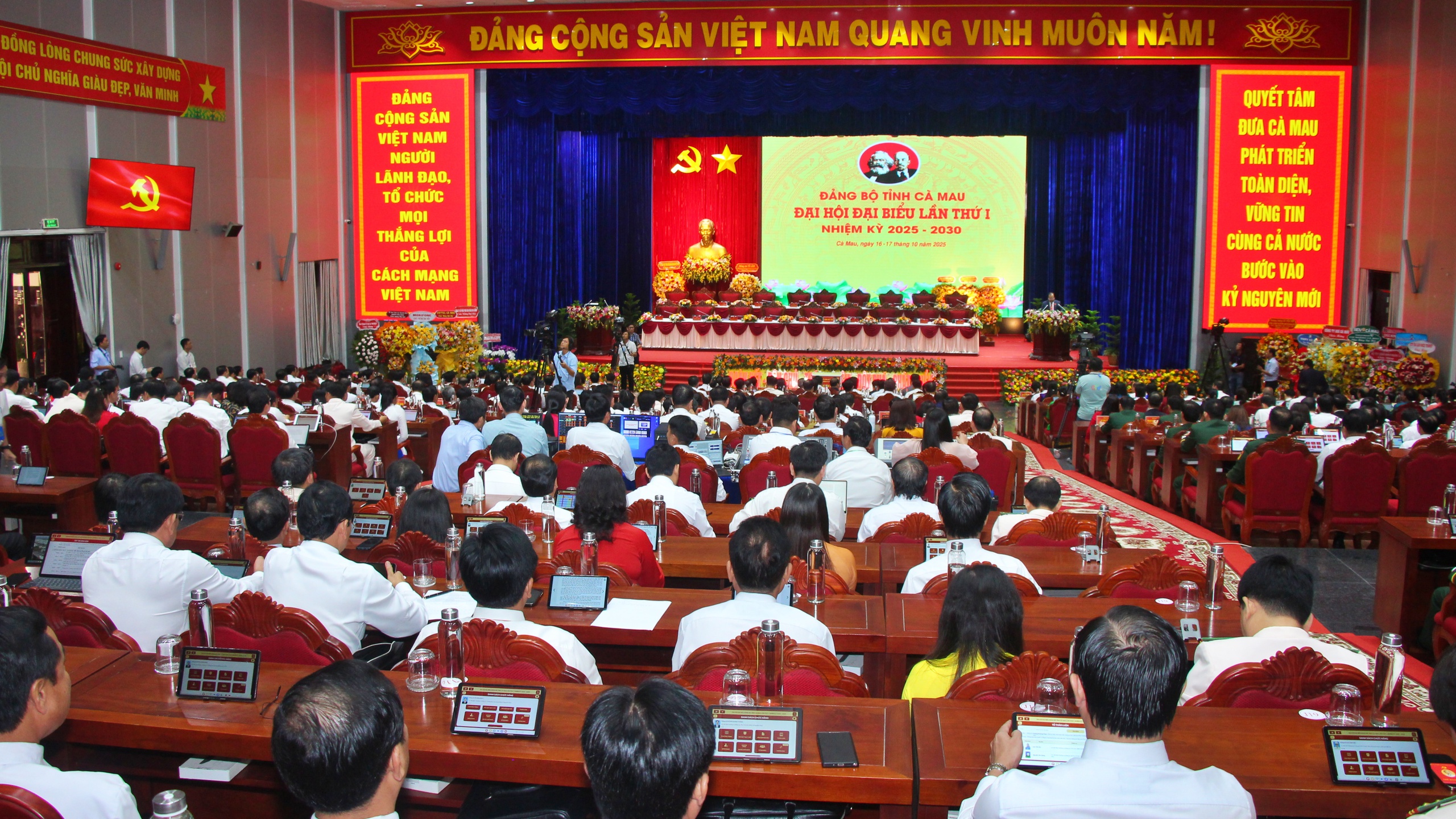 Đại hội Đảng bộ tỉnh Cà Mau xác định 6 nhiệm vụ trọng tâm, 3 khâu đột phá- Ảnh 10. Đại hội Đảng bộ tỉnh Cà Mau xác định 6 nhiệm vụ trọng tâm, 3 khâu đột phá- Ảnh 10.