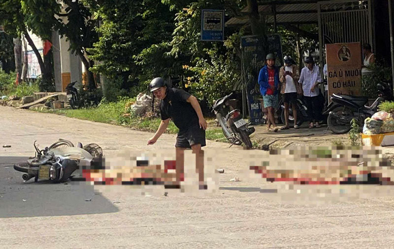 Hiện trường vụ tai nạn khiến 2 người tử vong tại chỗ - Ảnh: Quốc Phương. Hiện trường vụ tai nạn khiến 2 người tử vong tại chỗ - Ảnh: Quốc Phương.