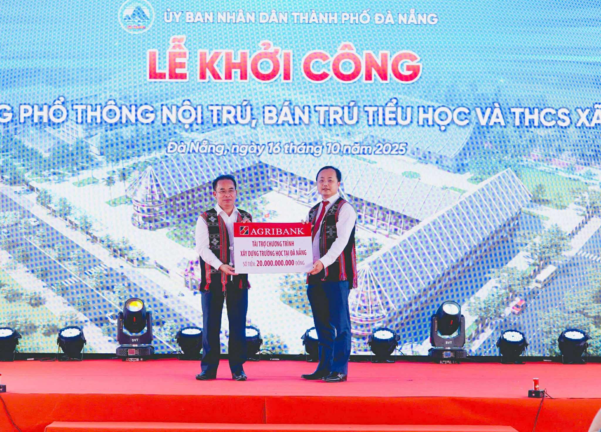 Thủ tướng Phạm Minh Chính dự lễ khởi công dự án trường nội trú liên cấp ở miền núi Đà Nẵng- Ảnh 2. Thủ tướng Phạm Minh Chính dự lễ khởi công dự án trường nội trú liên cấp ở miền núi Đà Nẵng- Ảnh 2.