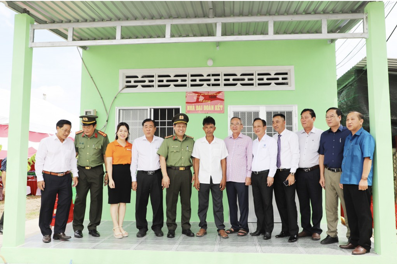 Tranh của họa sĩ Ngô Bá Hoàng được đấu giá hơn 1,5 tỷ đồng ủng hộ đồng bào vùng lũ- Ảnh 5. Tranh của họa sĩ Ngô Bá Hoàng được đấu giá hơn 1,5 tỷ đồng ủng hộ đồng bào vùng lũ- Ảnh 5.