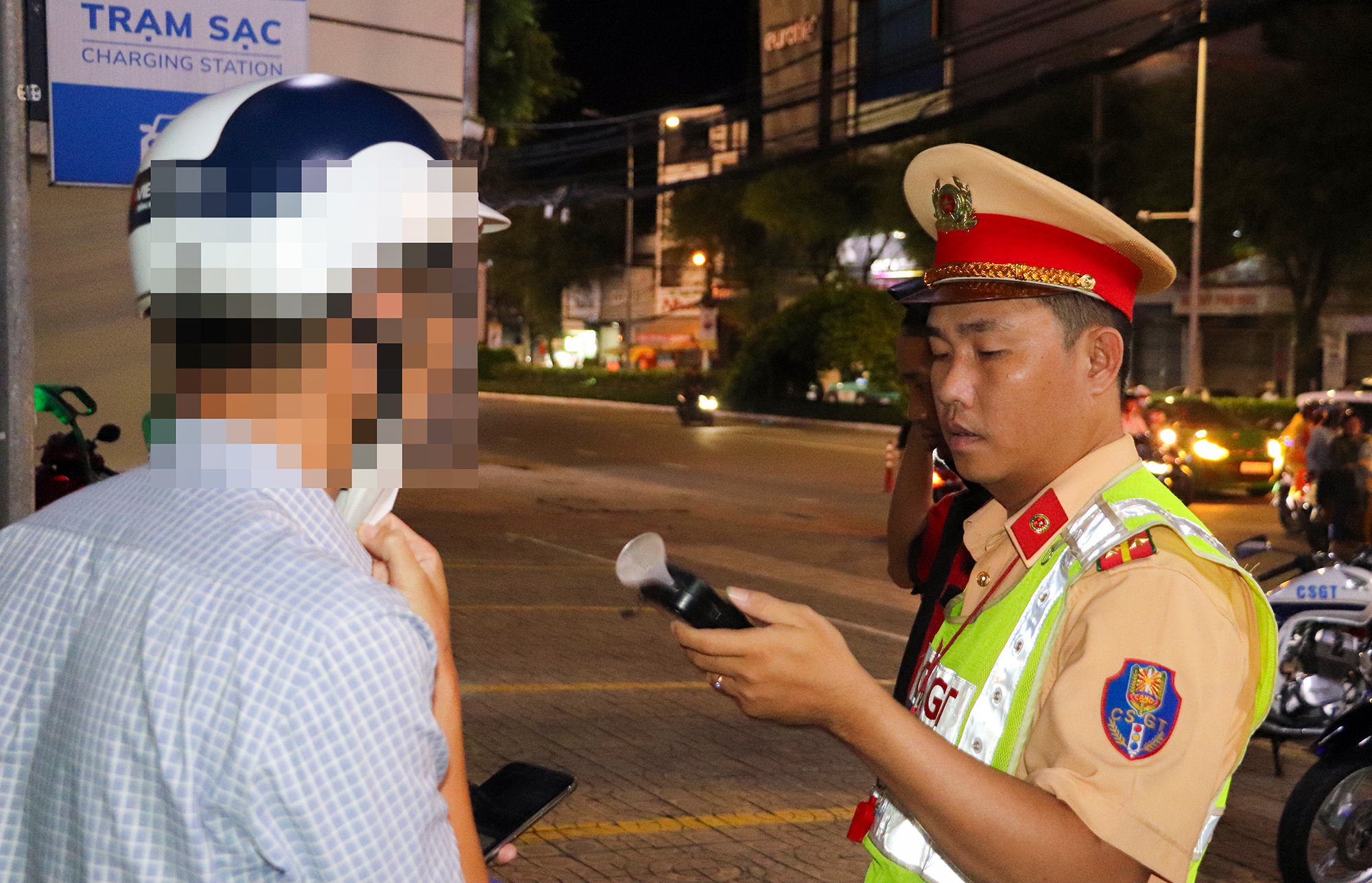 Cần Thơ: Ghi được hình ảnh vi phạm giao thông, người dân gửi qua địa chỉ nào?- Ảnh 2. Cần Thơ: Ghi được hình ảnh vi phạm giao thông, người dân gửi qua địa chỉ nào?- Ảnh 2.