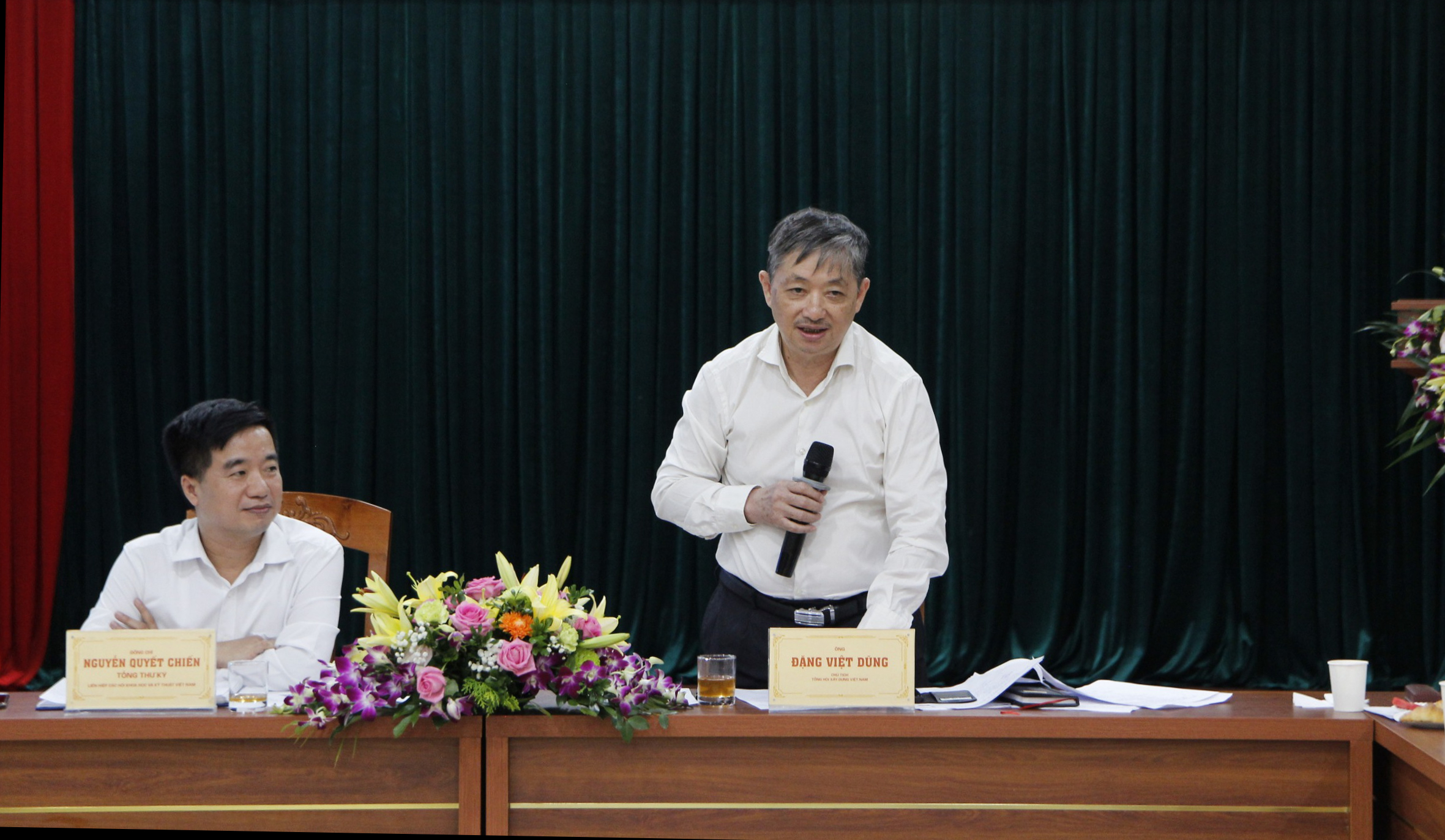 TS. Đặng Việt Dũng, Chủ tịch Tổng hội Xây dựng Việt Nam khẳng định, cải tạo đô thị là một nhiệm vụ cấp bách trong bối cảnh hiện nay. TS. Đặng Việt Dũng, Chủ tịch Tổng hội Xây dựng Việt Nam khẳng định, cải tạo đô thị là một nhiệm vụ cấp bách trong bối cảnh hiện nay.