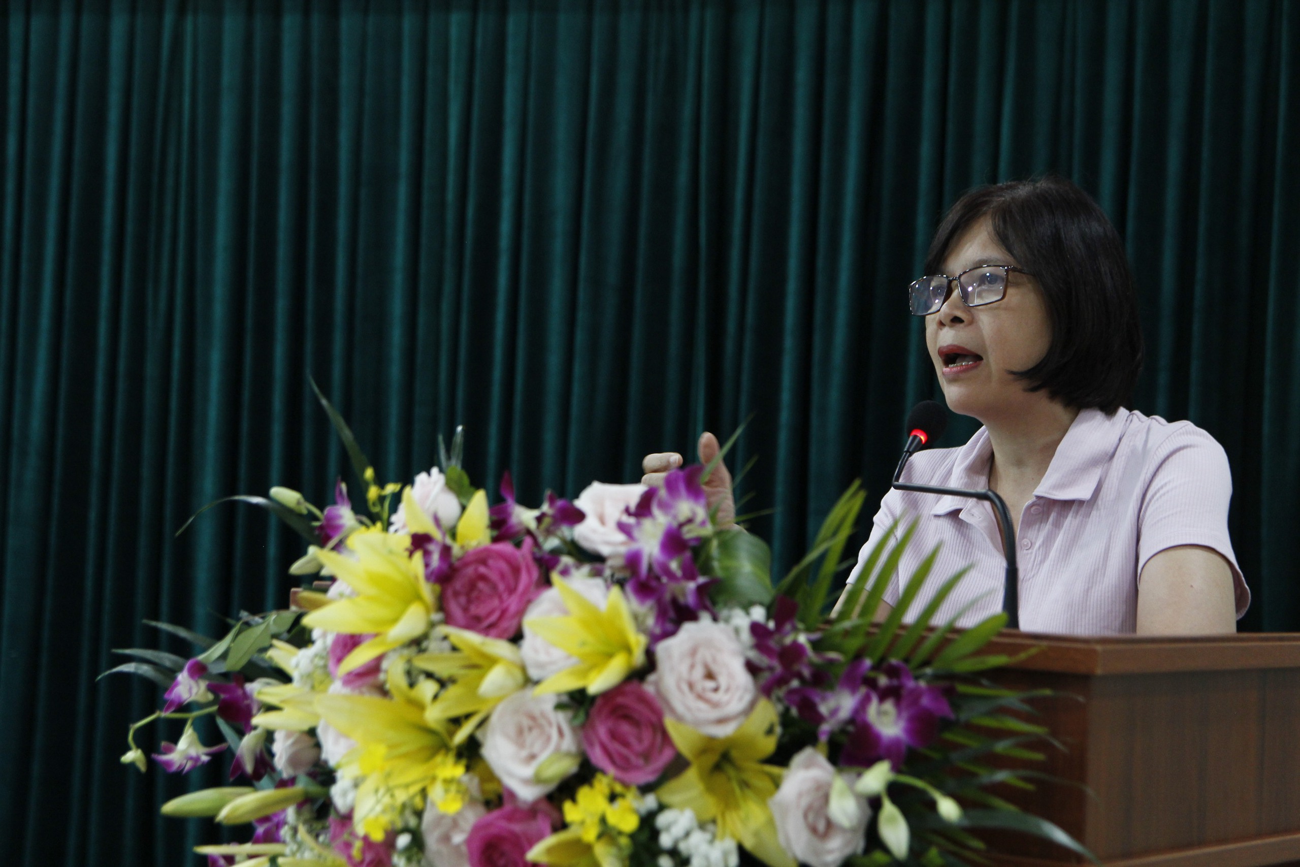 TS. Phạm Thị Nhâm, nguyên Phó Viện trưởng Viện Quy hoạch đô thị và nông thôn quốc gia đóng góp ý kiến tại Hội thảo về cải tạo đô thị. TS. Phạm Thị Nhâm, nguyên Phó Viện trưởng Viện Quy hoạch đô thị và nông thôn quốc gia đóng góp ý kiến tại Hội thảo về cải tạo đô thị.