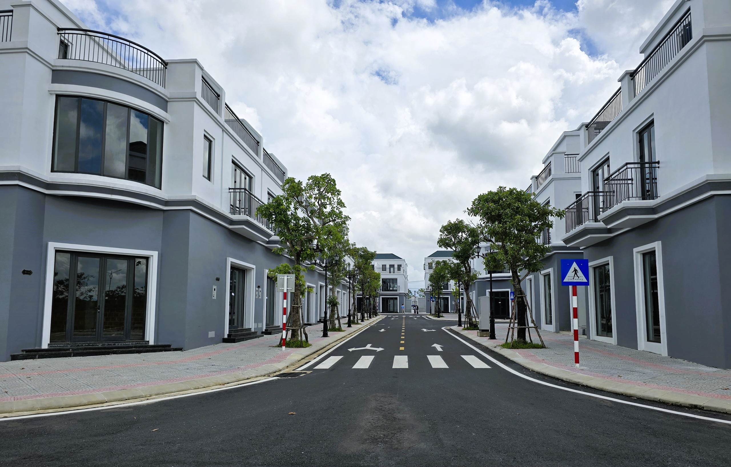 Quảng Trị: Người có nhà ở cách địa điểm làm việc từ 30km trở lên được mua nhà ở xã hội- Ảnh 2. Quảng Trị: Người có nhà ở cách địa điểm làm việc từ 30km trở lên được mua nhà ở xã hội- Ảnh 2.