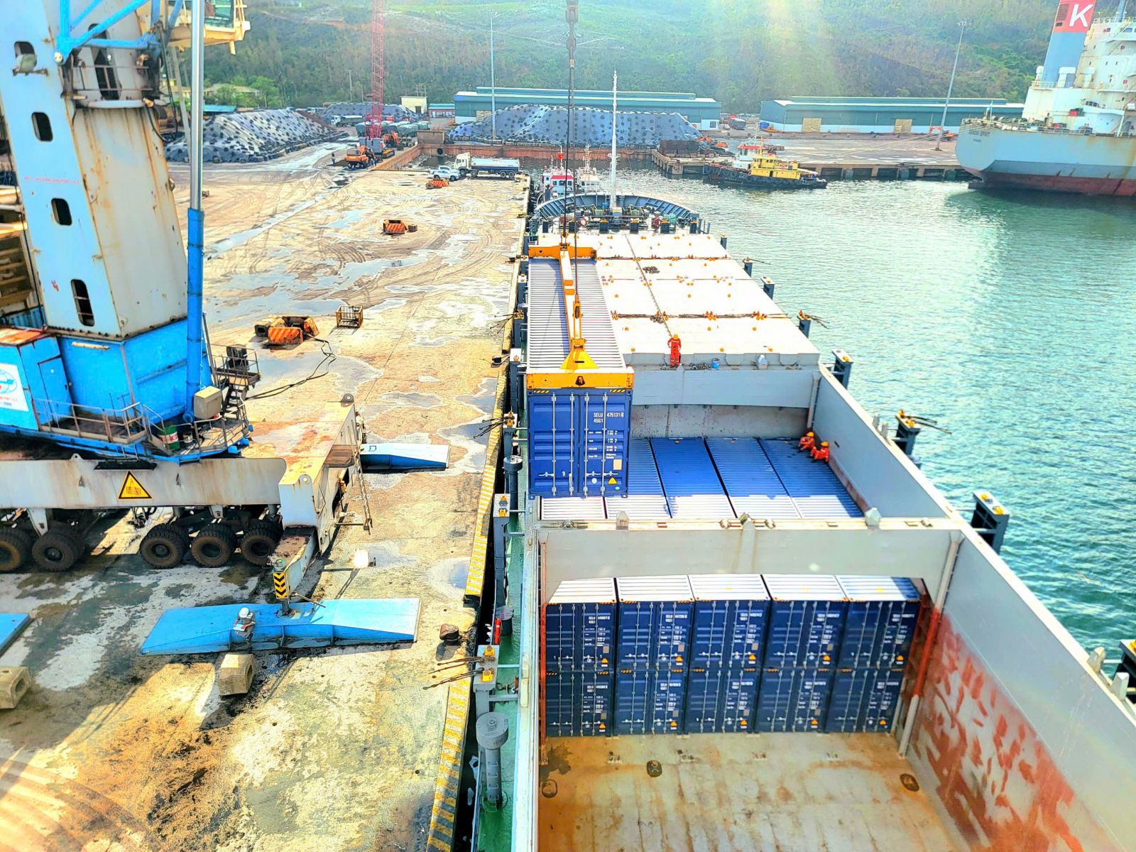 Hà Tĩnh: Xây dựng hệ sinh thái logistics bền vững nhờ pháp lý rõ ràng của Luật Hàng hải- Ảnh 4. Hà Tĩnh: Xây dựng hệ sinh thái logistics bền vững nhờ pháp lý rõ ràng của Luật Hàng hải- Ảnh 4.