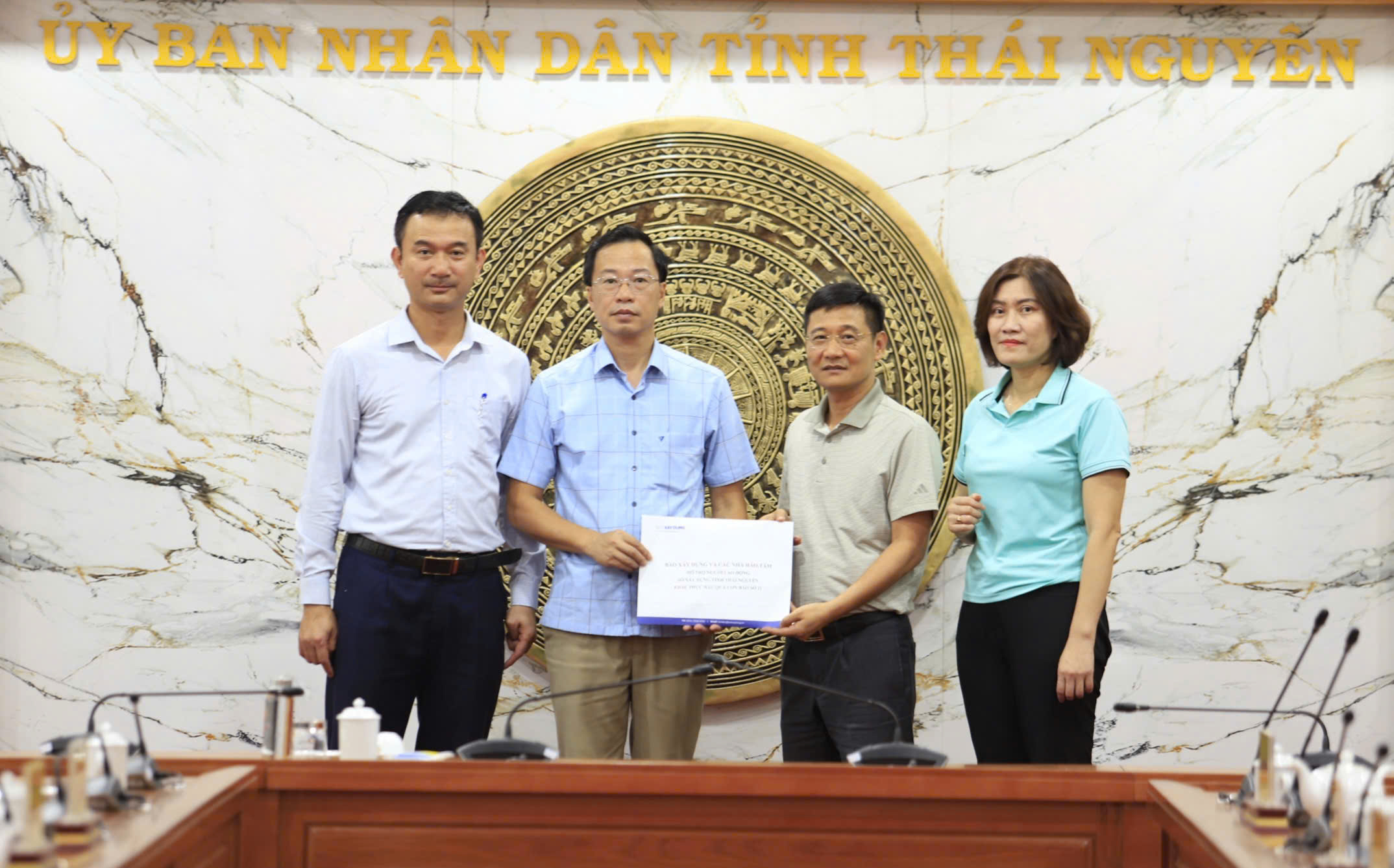 Báo Xây dựng và các nhà tài trợ ủng hộ hơn 2,4 tỷ đồng giúp Thái Nguyên khắc phục bão lũ- Ảnh 9. Báo Xây dựng và các nhà tài trợ ủng hộ hơn 2,4 tỷ đồng giúp Thái Nguyên khắc phục bão lũ- Ảnh 9.