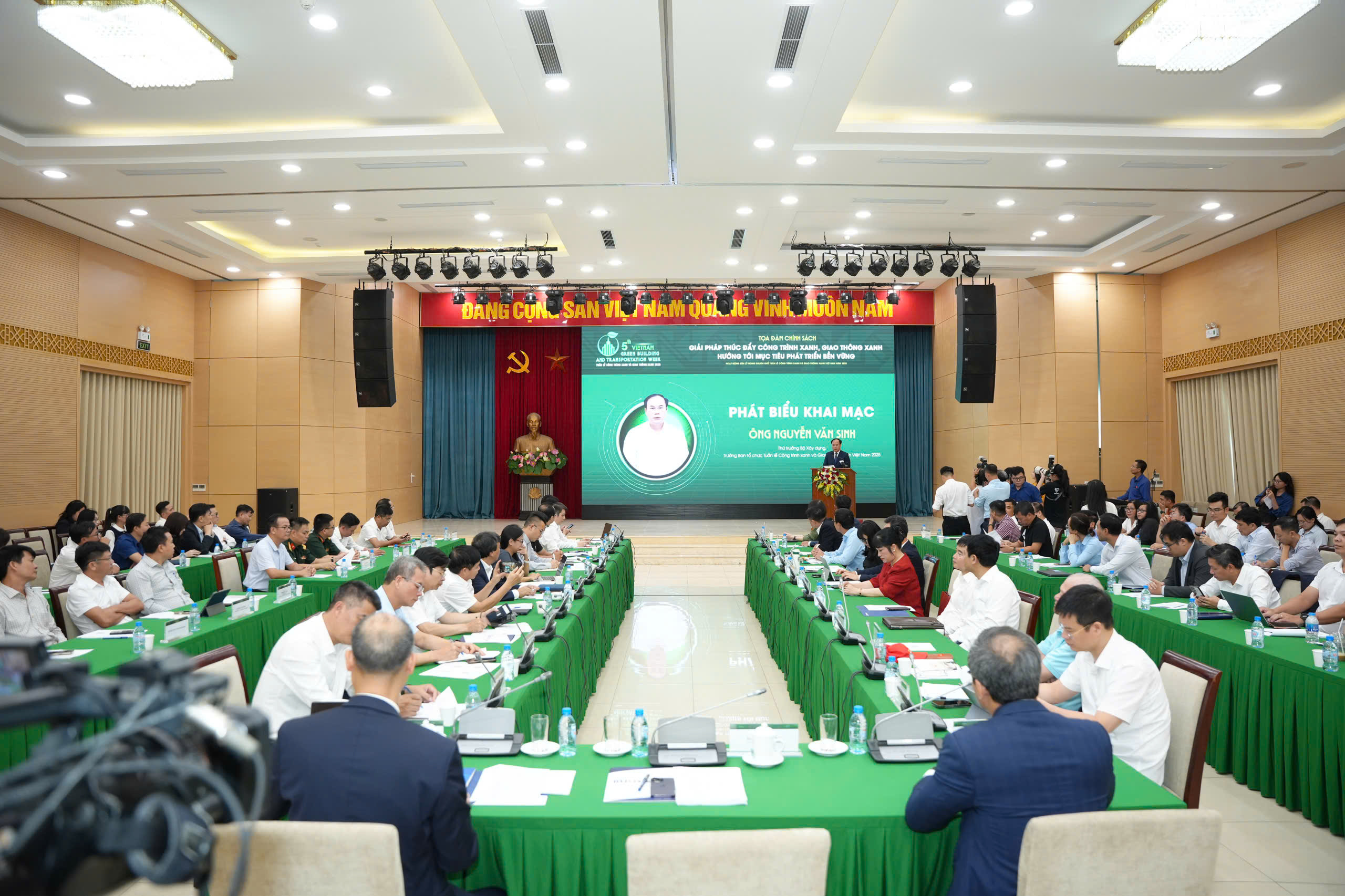Công trình xanh và giao thông xanh là cấu phần quan trọng của kinh tế xanh- Ảnh 3. Công trình xanh và giao thông xanh là cấu phần quan trọng của kinh tế xanh- Ảnh 3.