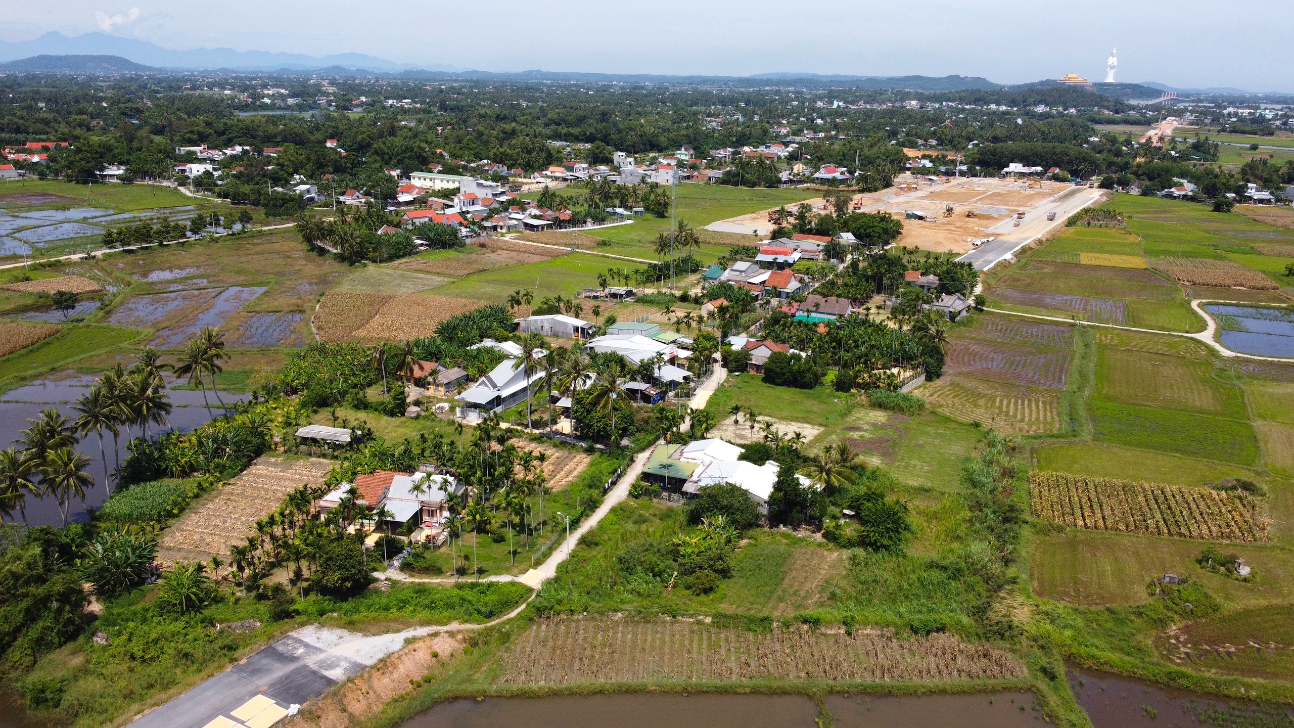 Mặt bằng không liền mạch, đường ven biển Quảng Ngãi thi công từng đoạn- Ảnh 3. Mặt bằng không liền mạch, đường ven biển Quảng Ngãi thi công từng đoạn- Ảnh 3.