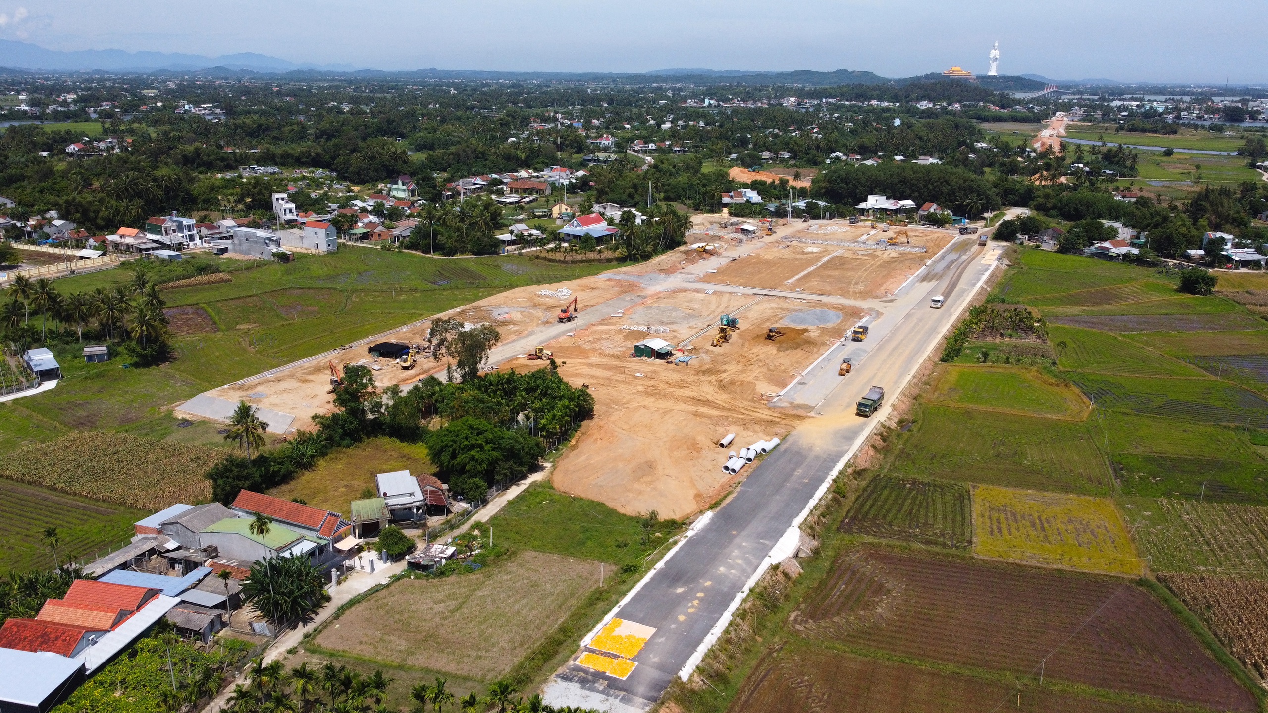 Mặt bằng không liền mạch, đường ven biển Quảng Ngãi thi công từng đoạn- Ảnh 15. Mặt bằng không liền mạch, đường ven biển Quảng Ngãi thi công từng đoạn- Ảnh 15.