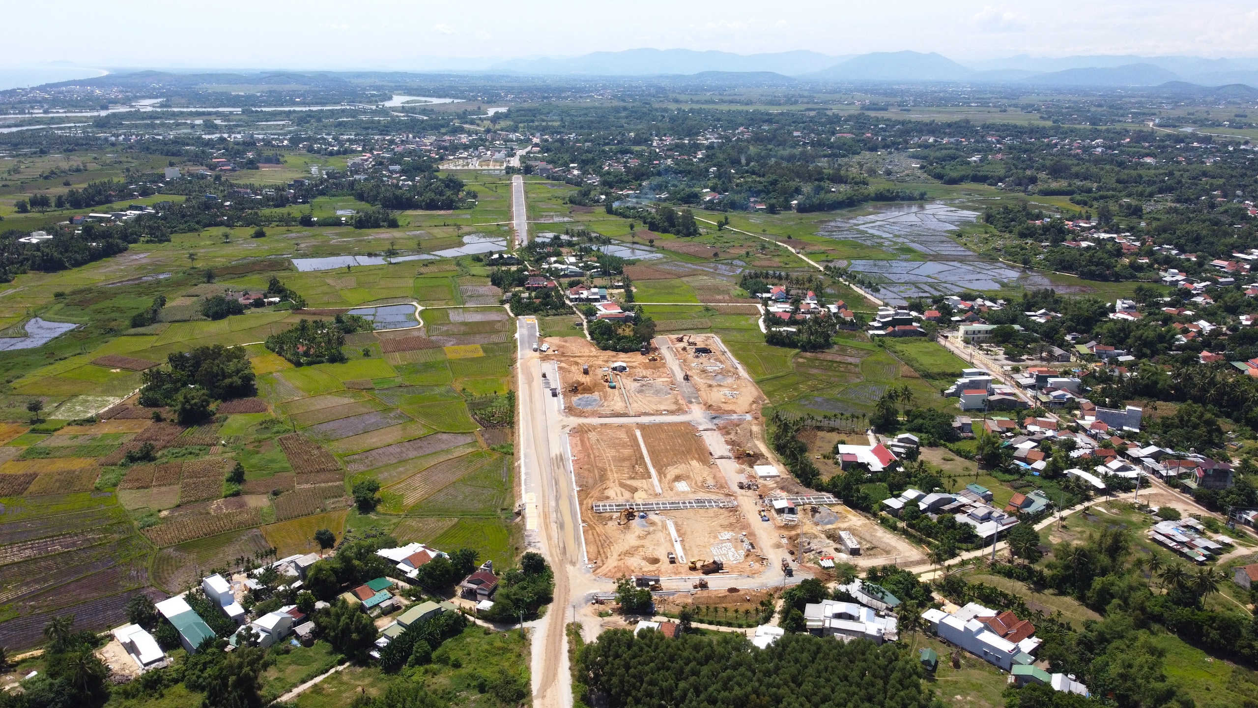 Mặt bằng không liền mạch, đường ven biển Quảng Ngãi thi công từng đoạn- Ảnh 17. Mặt bằng không liền mạch, đường ven biển Quảng Ngãi thi công từng đoạn- Ảnh 17.