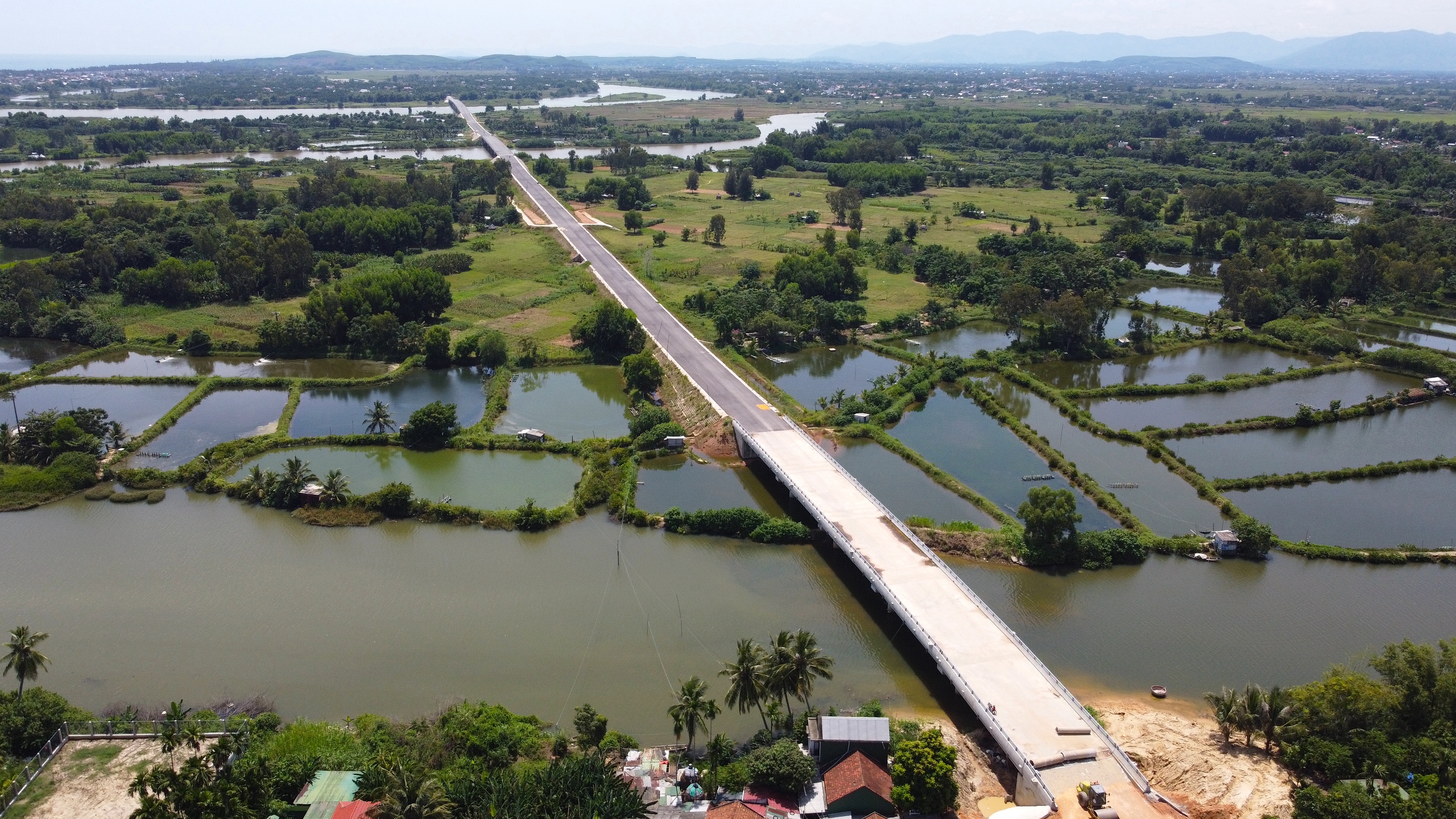 Mặt bằng không liền mạch, đường ven biển Quảng Ngãi thi công từng đoạn- Ảnh 18. Mặt bằng không liền mạch, đường ven biển Quảng Ngãi thi công từng đoạn- Ảnh 18.
