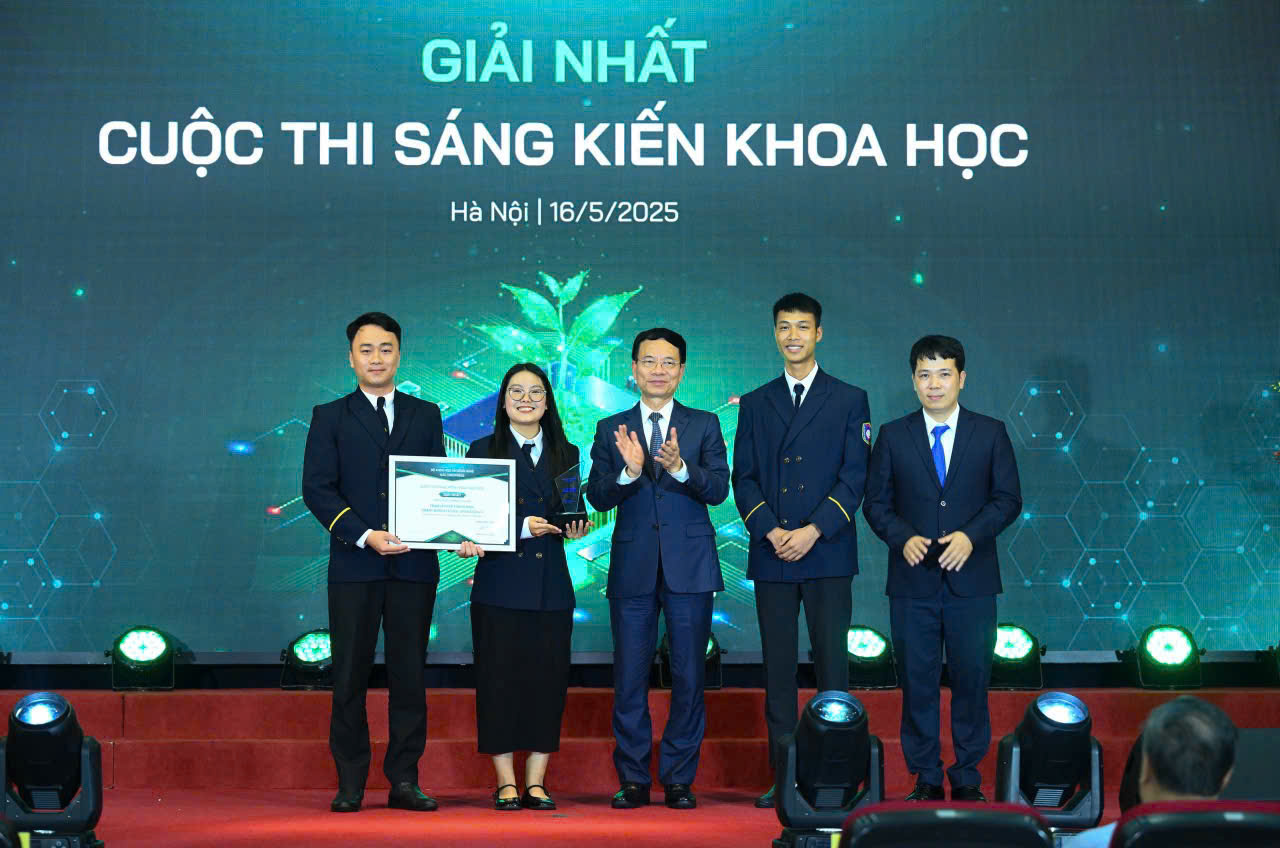 Từ phòng lab nhỏ đến khát vọng lớn và câu chuyện của người thầy say mê nghiên cứu- Ảnh 2. Từ phòng lab nhỏ đến khát vọng lớn và câu chuyện của người thầy say mê nghiên cứu- Ảnh 2.