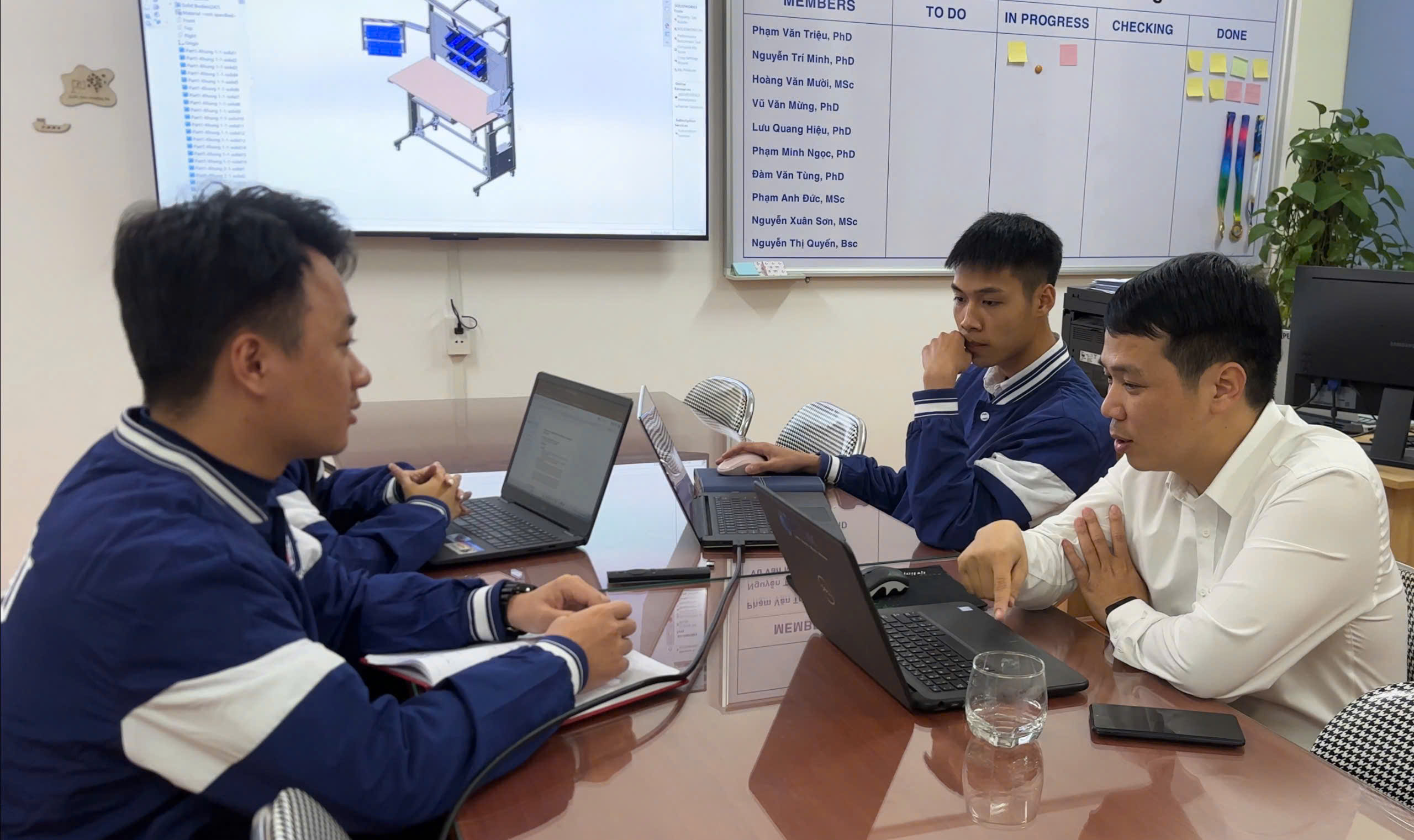 Từ phòng lab nhỏ đến khát vọng lớn và câu chuyện của người thầy say mê nghiên cứu- Ảnh 3. Từ phòng lab nhỏ đến khát vọng lớn và câu chuyện của người thầy say mê nghiên cứu- Ảnh 3.