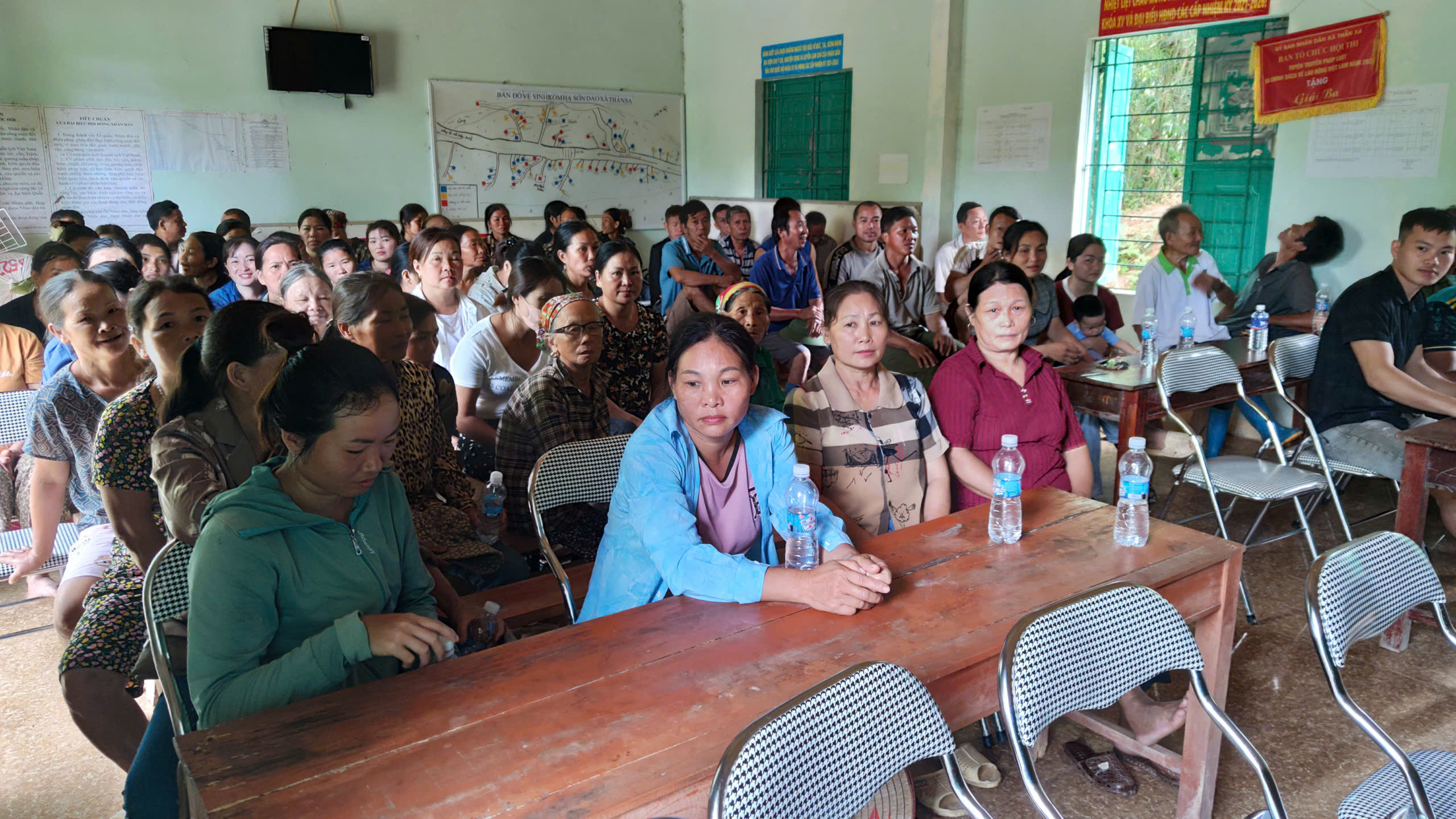 Báo Xây dựng và các nhà tài trợ ủng hộ hơn 2,4 tỷ đồng giúp Thái Nguyên khắc phục bão lũ- Ảnh 12.