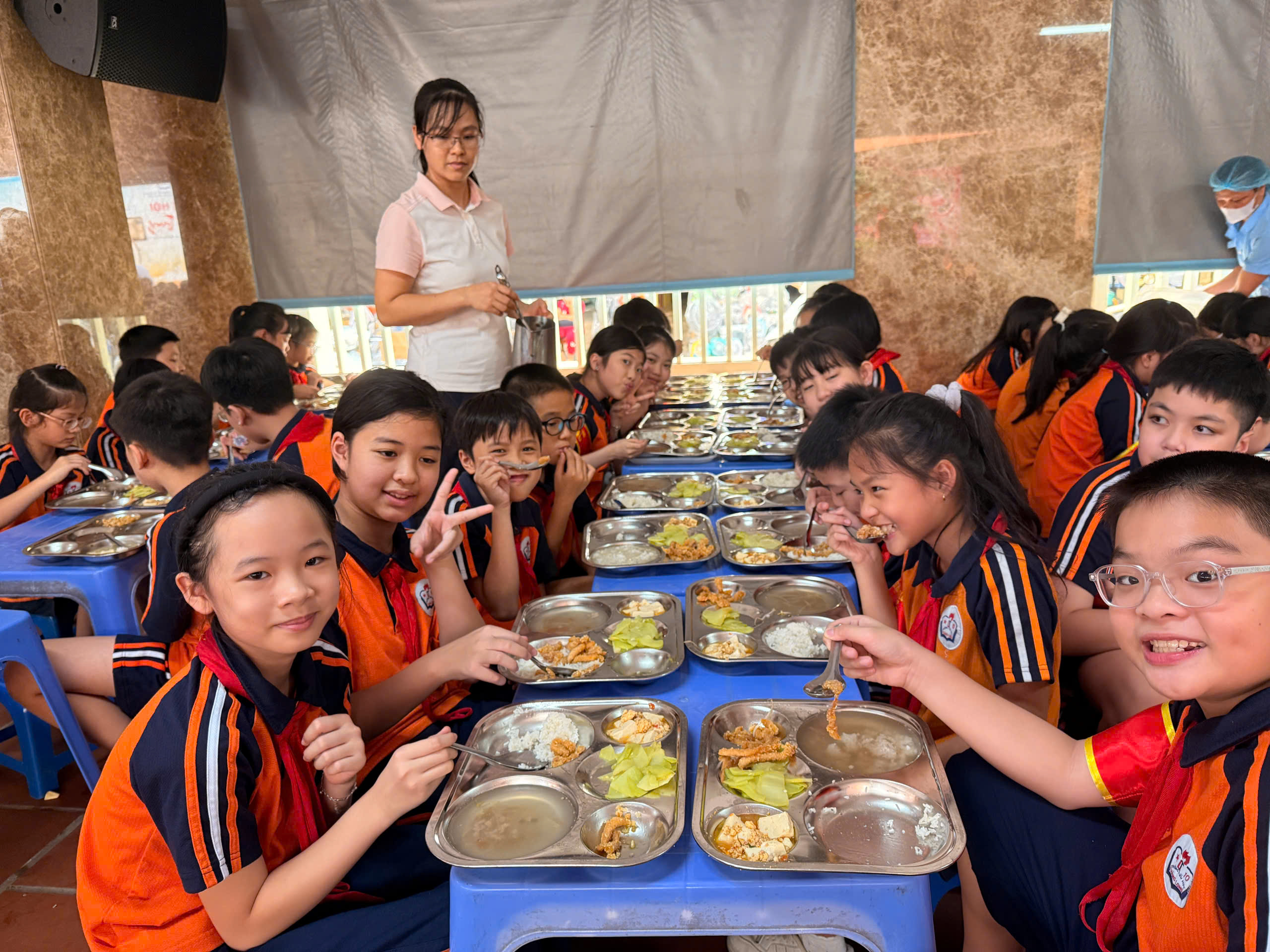 Khi bữa ăn bán trú "ngon như cơm nhà"- Ảnh 4. Khi bữa ăn bán trú "ngon như cơm nhà"- Ảnh 4.
