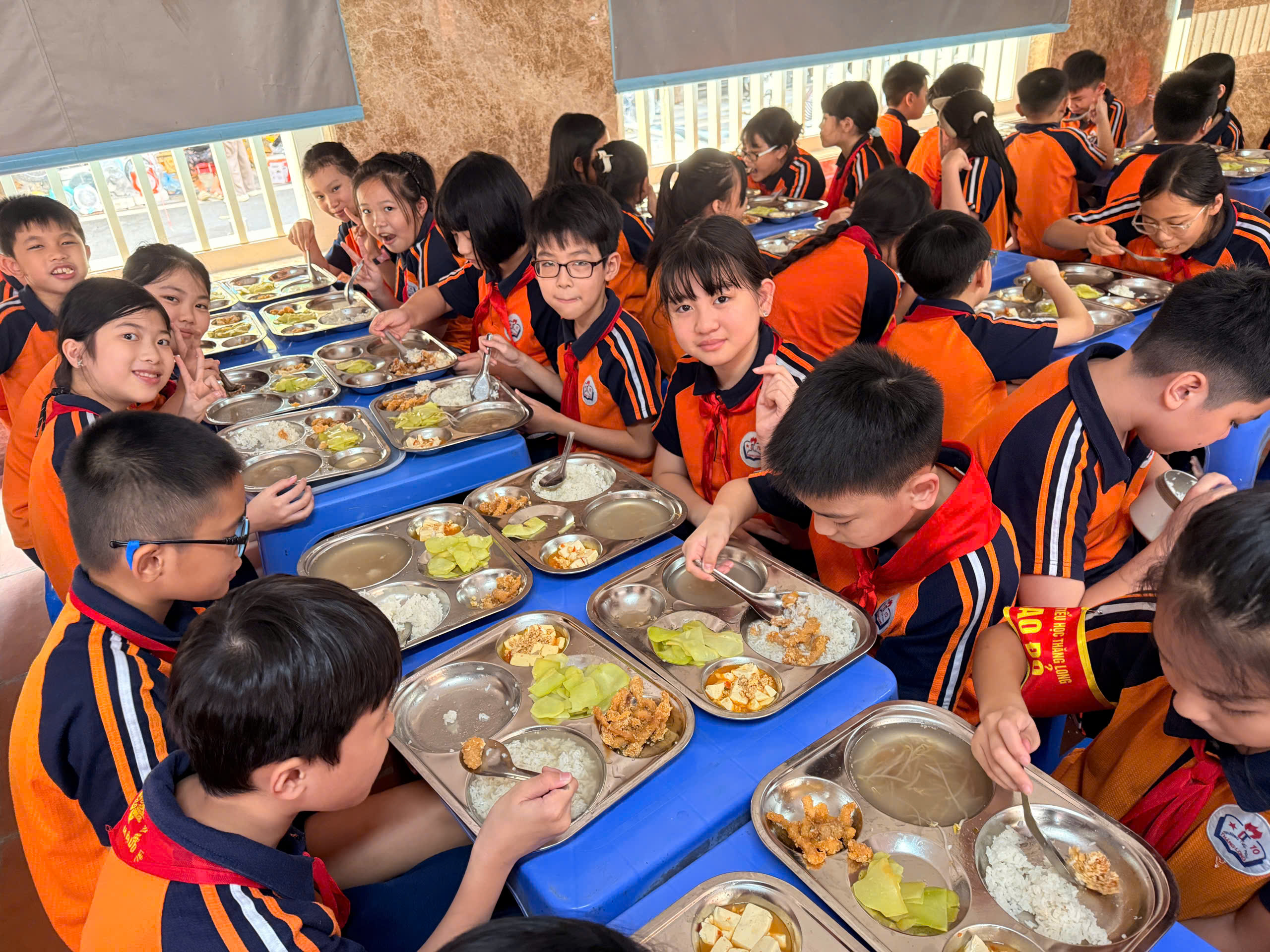 Khi bữa ăn bán trú "ngon như cơm nhà"- Ảnh 1. Khi bữa ăn bán trú "ngon như cơm nhà"- Ảnh 1.