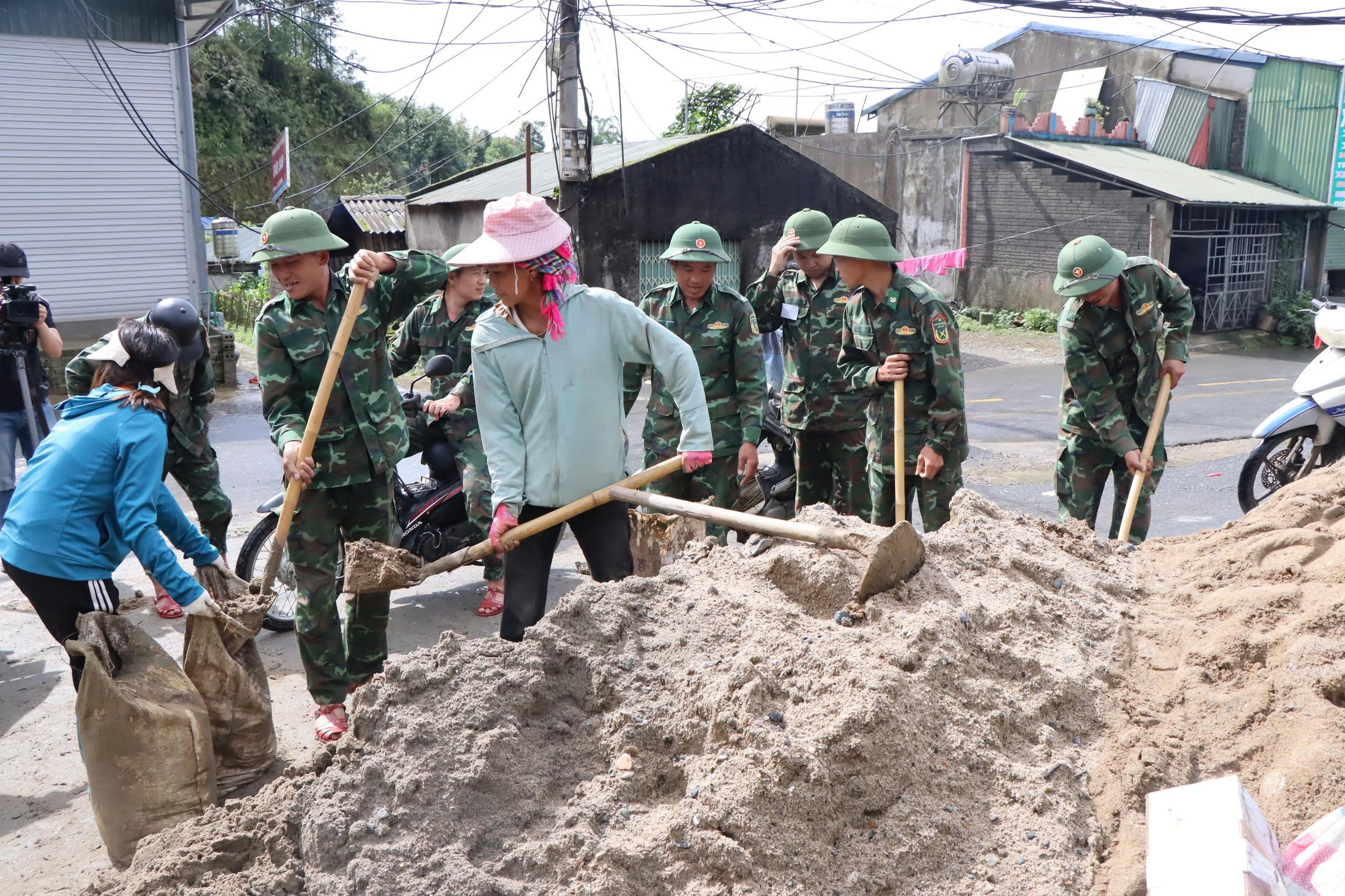 Hành trình "Triệu tấm lòng, nghìn mái nhà" ở Lai Châu- Ảnh 3. Hành trình "Triệu tấm lòng, nghìn mái nhà" ở Lai Châu- Ảnh 3.