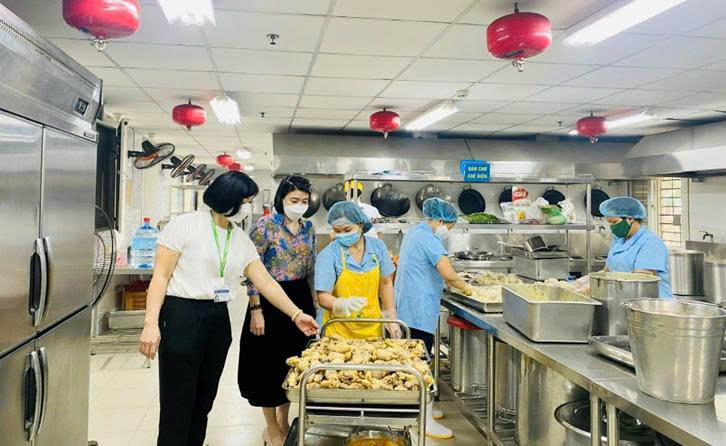 Khi bữa ăn bán trú "ngon như cơm nhà"- Ảnh 11. Khi bữa ăn bán trú "ngon như cơm nhà"- Ảnh 11.