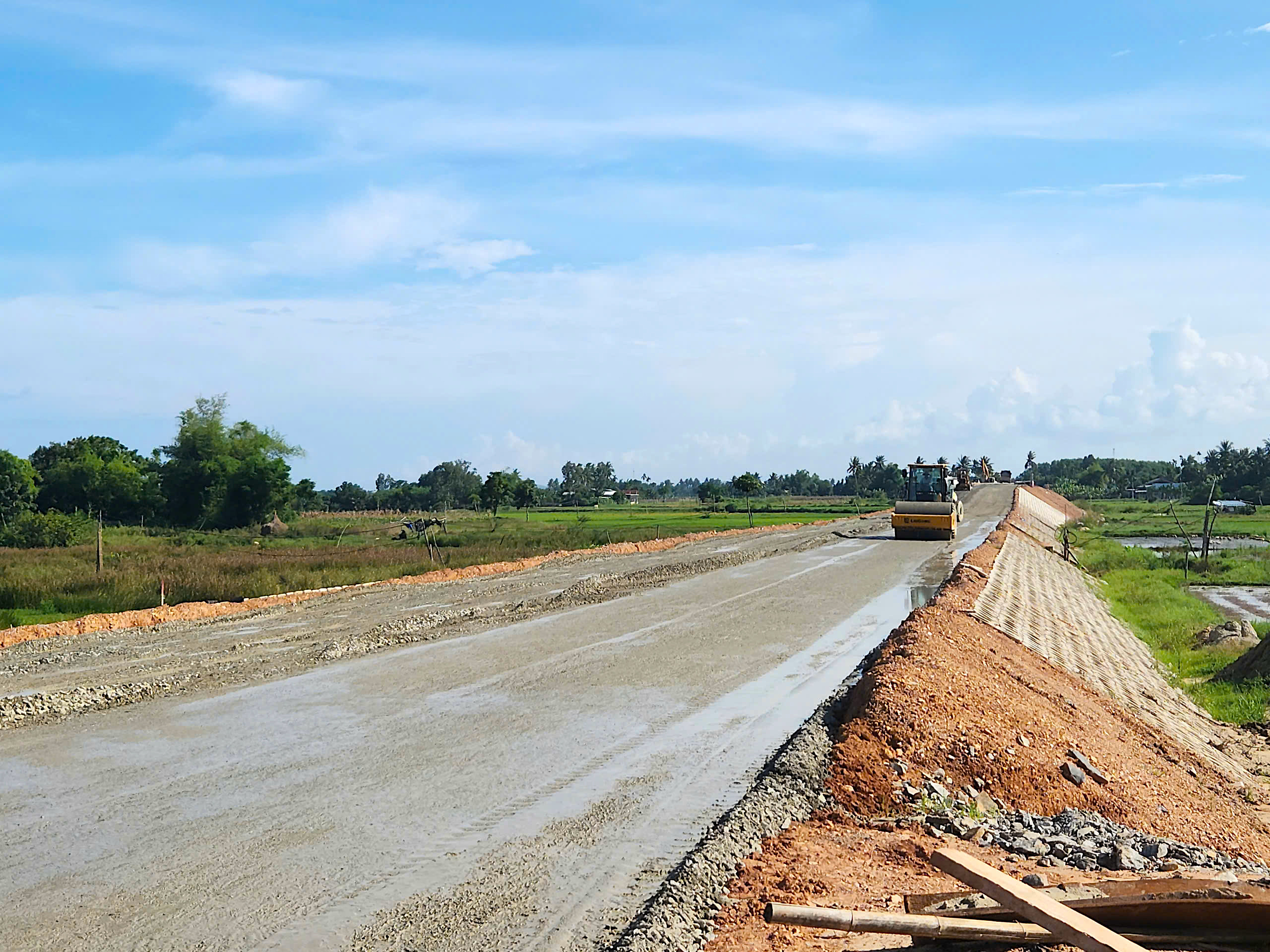 Mặt bằng không liền mạch, đường ven biển Quảng Ngãi thi công từng đoạn- Ảnh 13. Mặt bằng không liền mạch, đường ven biển Quảng Ngãi thi công từng đoạn- Ảnh 13.