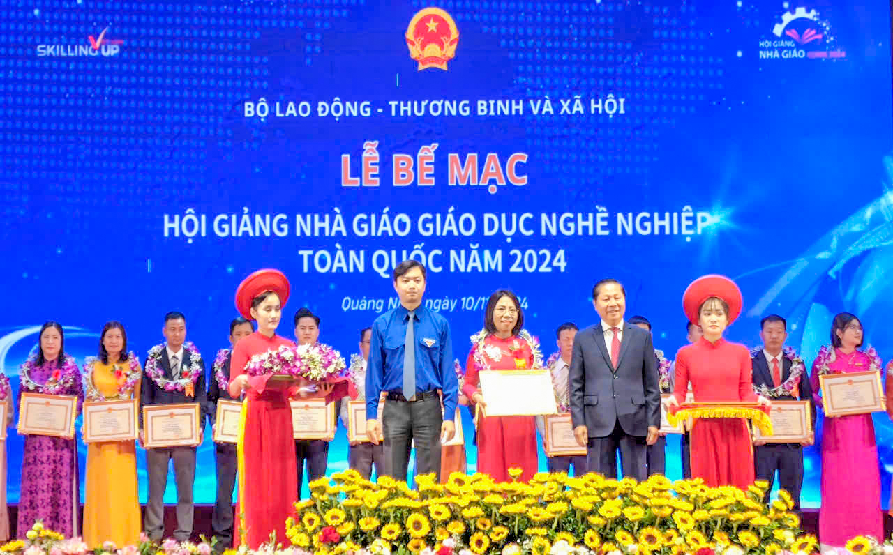 Hai nữ giảng viên tiêu biểu trong phong trào thi đua yêu nước của ngành Xây dựng- Ảnh 2. Hai nữ giảng viên tiêu biểu trong phong trào thi đua yêu nước của ngành Xây dựng- Ảnh 2.