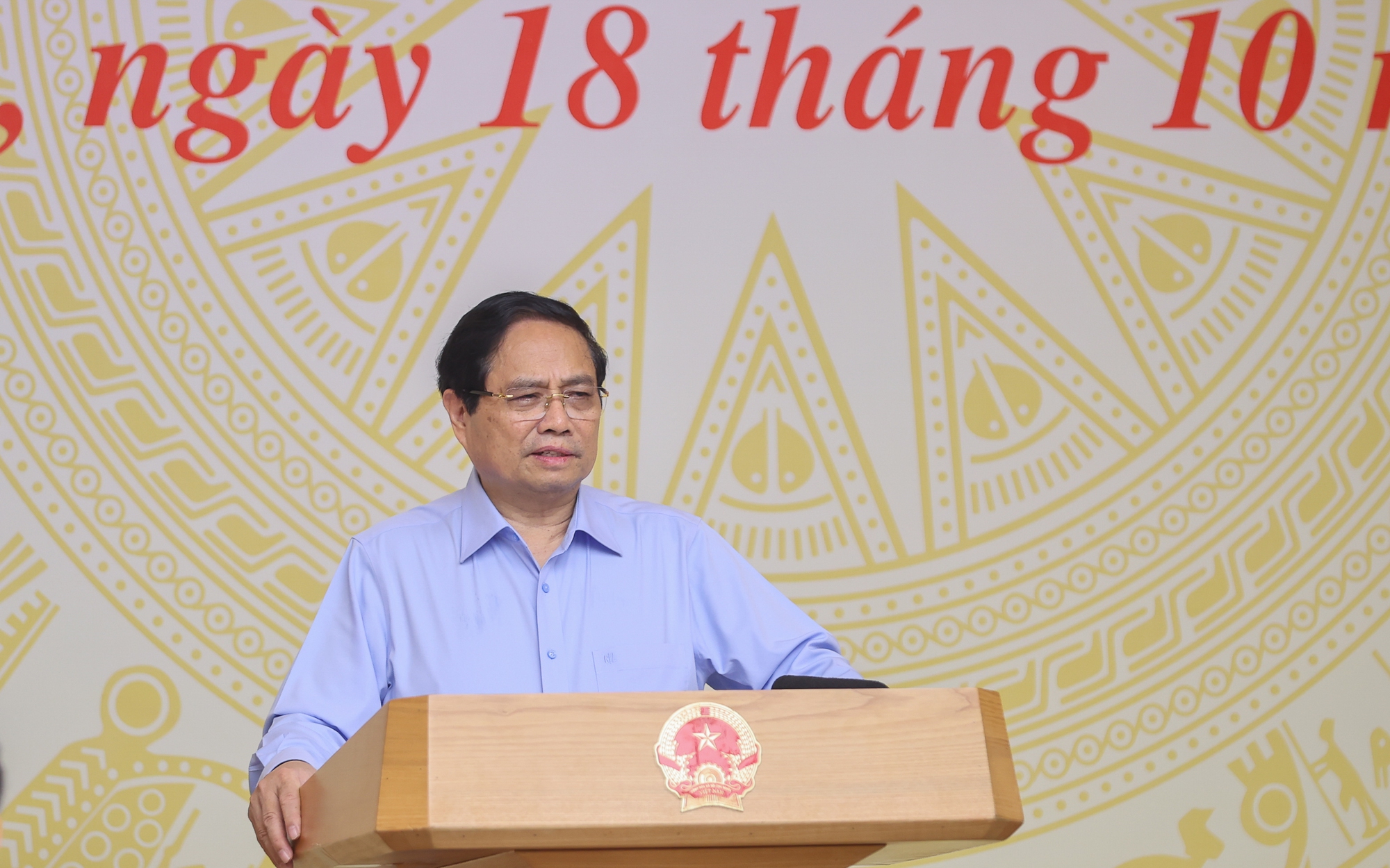 TP.HCM điểm danh loạt dự án chậm giải ngân, yêu cầu xử lý trách nhiệm- Ảnh 3. Thủ tướng: Giải ngân đầu tư công vừa là nhiệm vụ, vừa là lương tâm, đạo đức của cán bộ