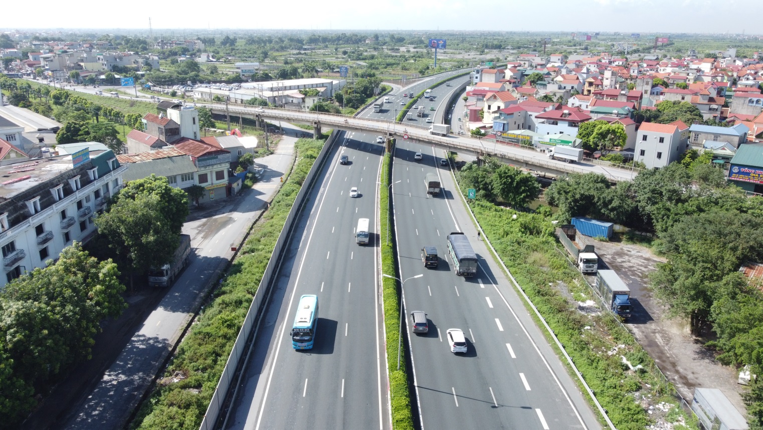Sẽ hoàn thiện quy định pháp luật về xe ô tô thông minh- Ảnh 1. E:\Hình ảnh tư liệu\Ảnh tư liệu\Ảnh flycam\DJI_0308.JPG