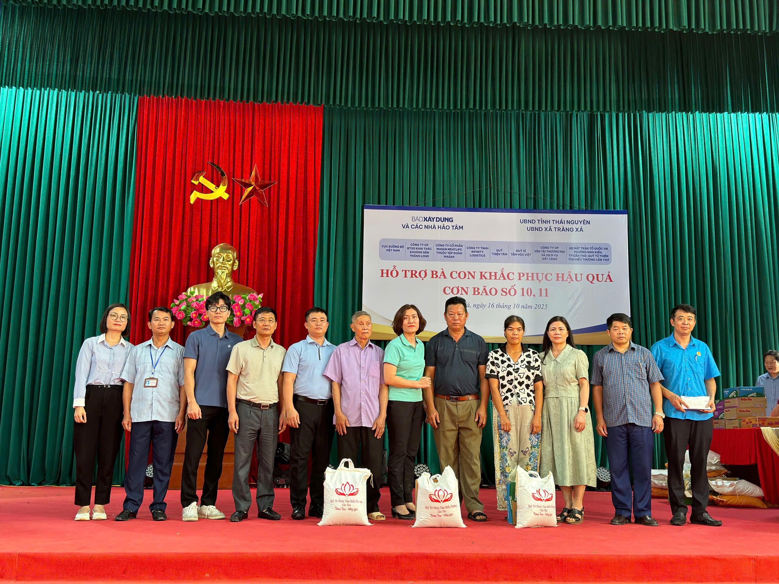 Ngành Xây dựng lan tỏa tinh thần đoàn kết, sẻ chia sau bão lũ- Ảnh 2. Ngành Xây dựng lan tỏa tinh thần đoàn kết, sẻ chia sau bão lũ- Ảnh 2.