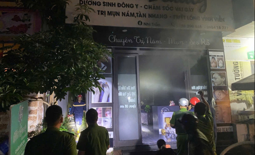 Cháy tiệm kinh doanh lúc rạng sáng ở Gia Lai, 4 người thương vong- Ảnh 1. Cháy tiệm kinh doanh lúc rạng sáng ở Gia Lai, 4 người thương vong- Ảnh 1.