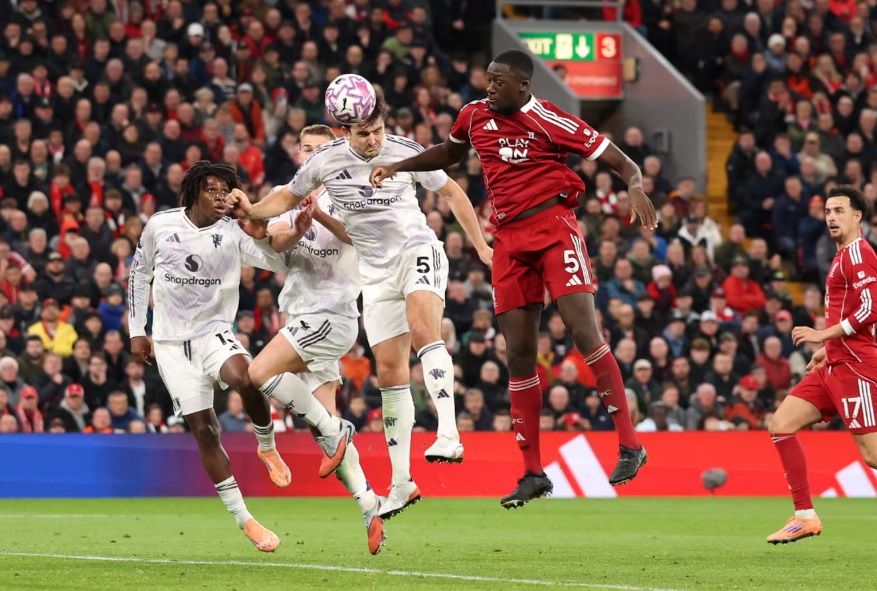 Harry Maguire lập công, MU đánh bại Liverpool ngay tại Anfield- Ảnh 2. Harry Maguire lập công, MU đánh bại Liverpool ngay tại Anfield- Ảnh 2.