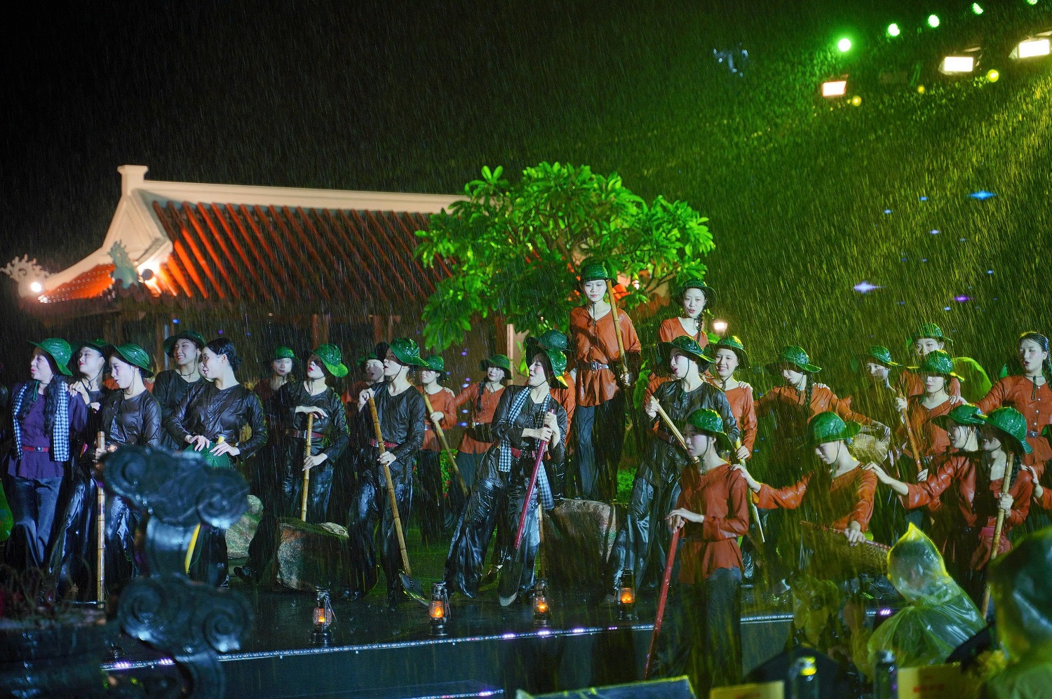 SHB đồng hành cùng chương trình nghệ thuật “Lời tri ân - Dòng sông hoa lửa” ở Quảng Trị- Ảnh 1. SHB đồng hành cùng chương trình nghệ thuật “Lời tri ân - Dòng sông hoa lửa” ở Quảng Trị- Ảnh 1.