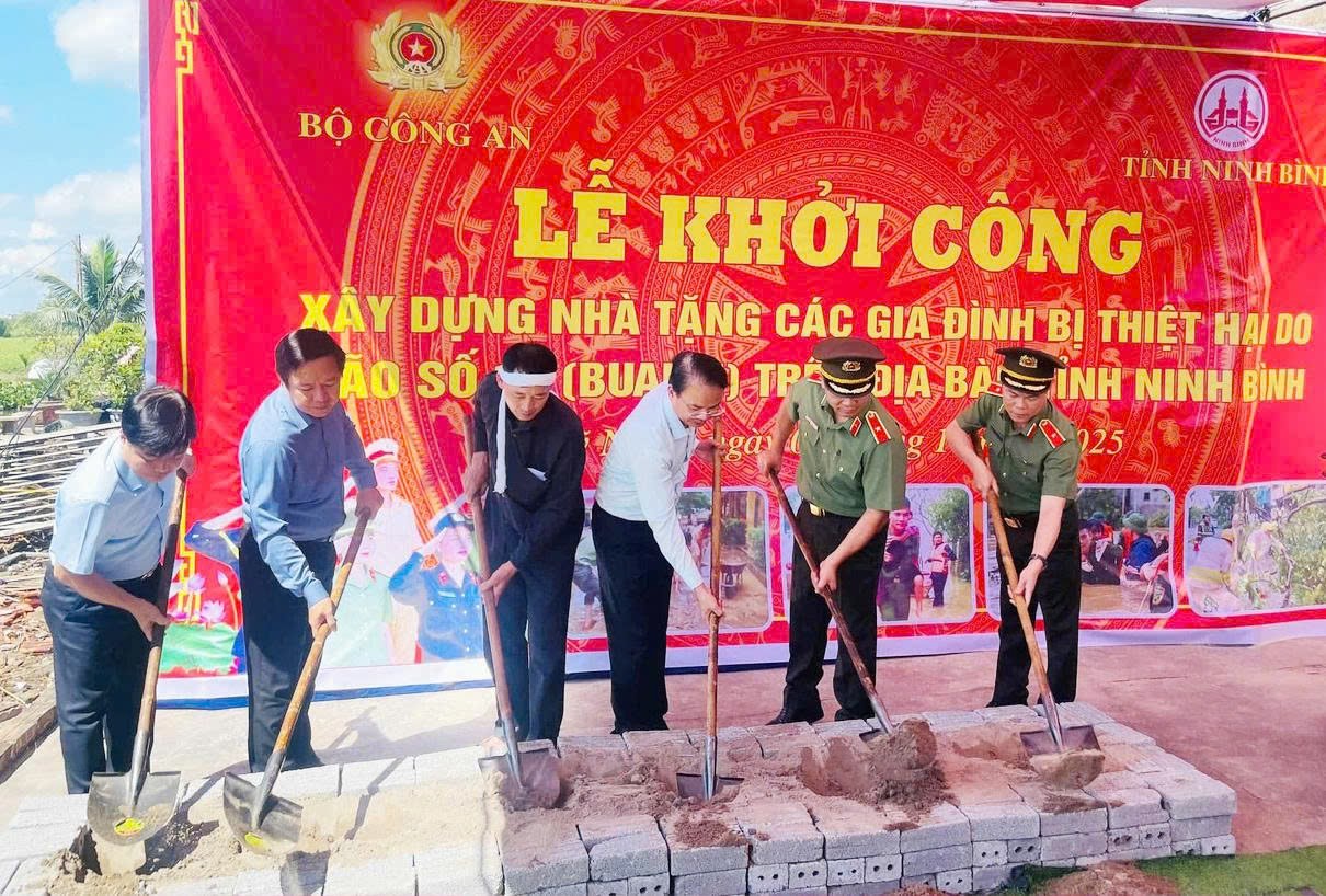 Bộ Công an hỗ trợ xây dựng nhà ở cho hộ dân bị thiệt hại do bão số 10 tại Ninh Bình- Ảnh 1.