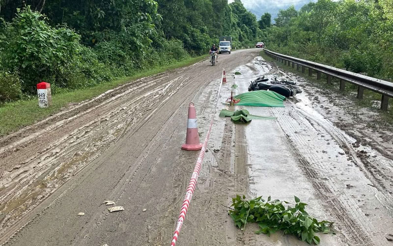 Hiện trường vụ tai nạn khiến người đàn ông đi xe máy tử vong.