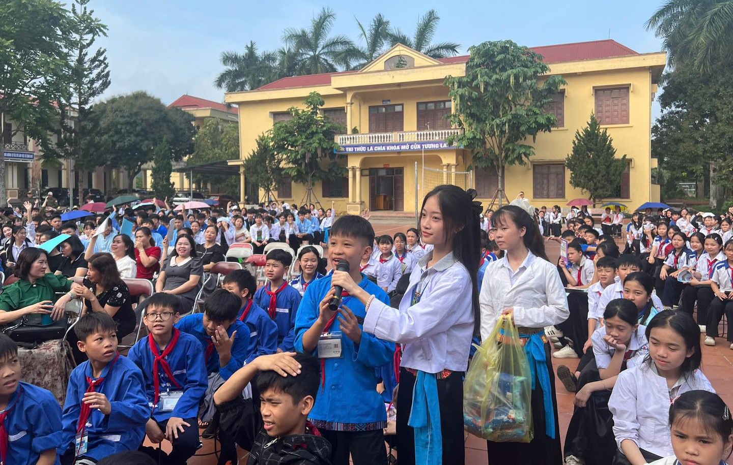 Hà Nội hỗ trợ hơn 115 tấn gạo cho học sinh dân tộc nội trú- Ảnh 1.