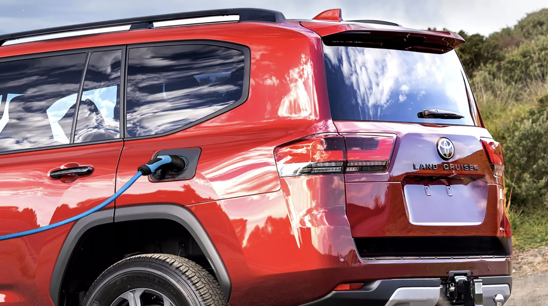 Toyota Land Cruiser LC300 sẽ có bản hybrid cắm sạc- Ảnh 1.