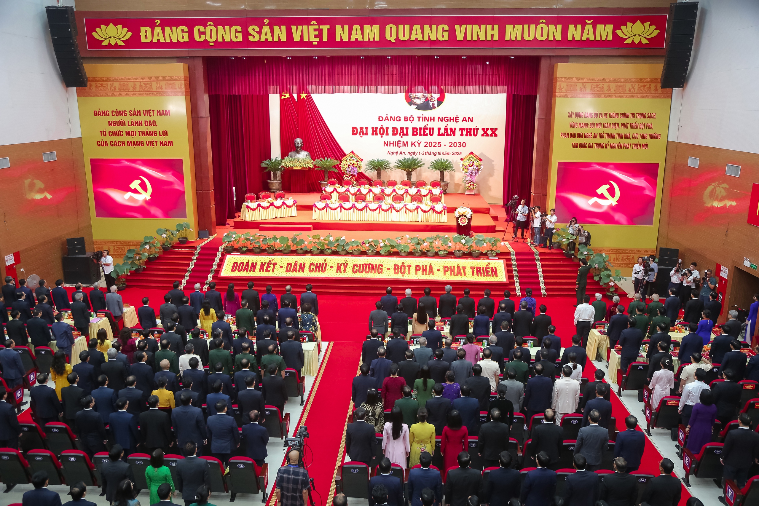 Nghệ An cần khơi dậy khát vọng phát triển, đổi mới tư duy và hành động tạo sức bật mới- Ảnh 2.