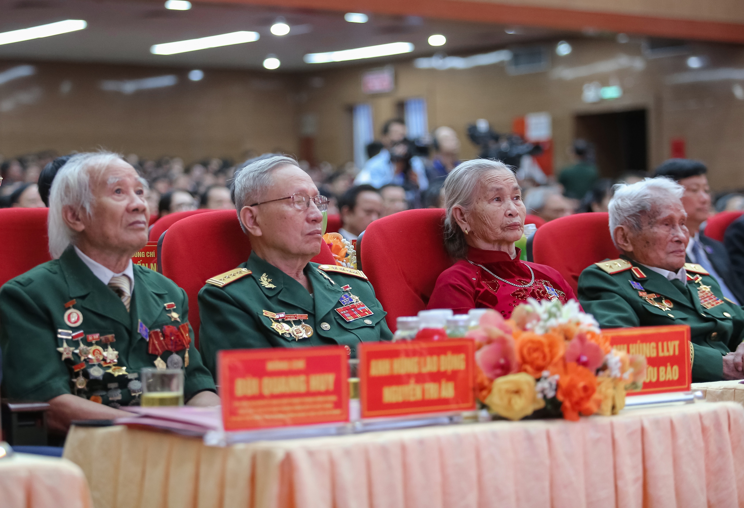 Nghệ An cần khơi dậy khát vọng phát triển, đổi mới tư duy và hành động tạo sức bật mới- Ảnh 6.
