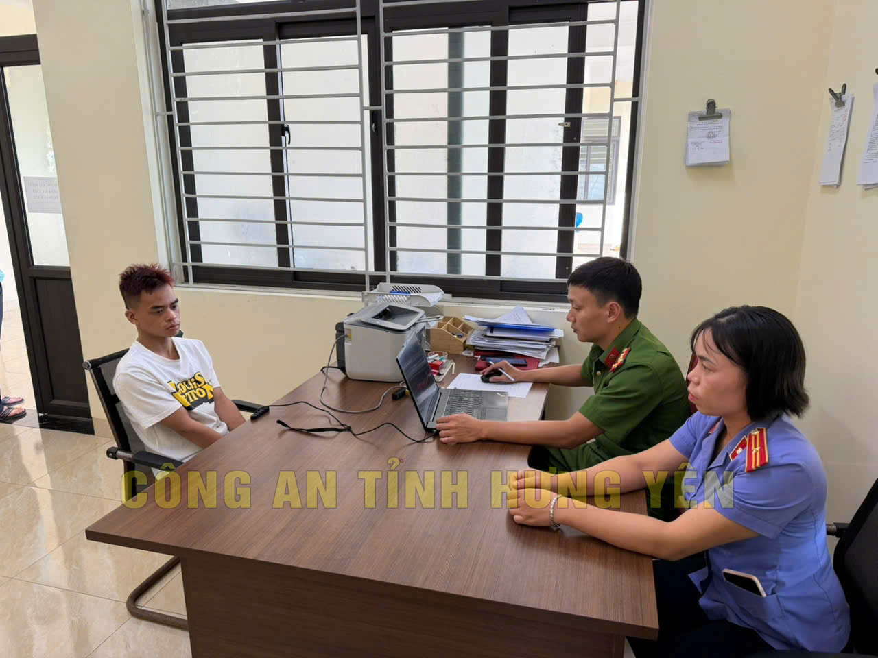 Hưng Yên: Nhanh chóng bắt giữ đối tượng đập kính ô tô trộm cắp tài sản- Ảnh 1.