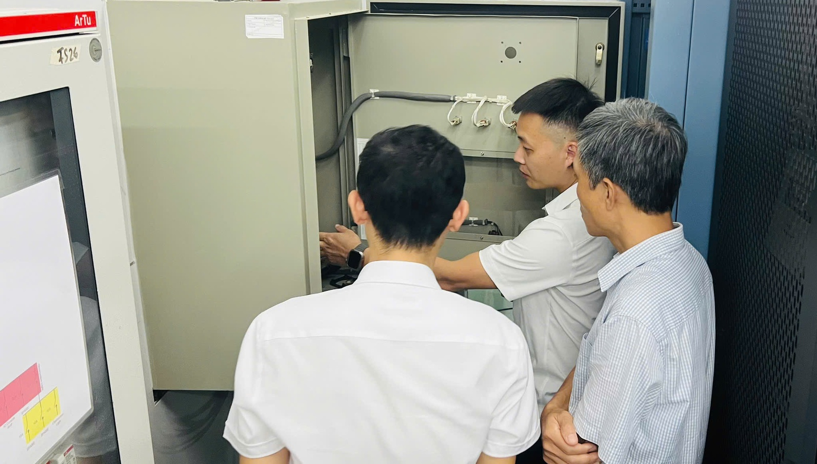 Khẩn trương phục hồi radar Vinh, không để gián đoạn an toàn bay- Ảnh 1.