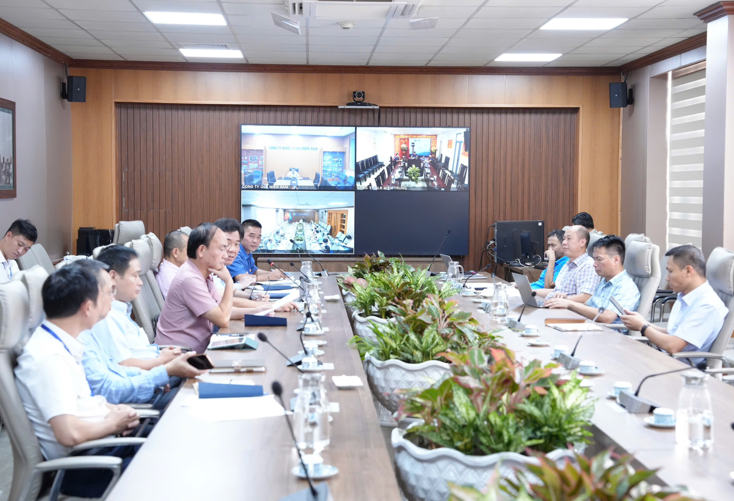 Hàng không kích hoạt kịch bản ứng phó bão Matmo- Ảnh 1.