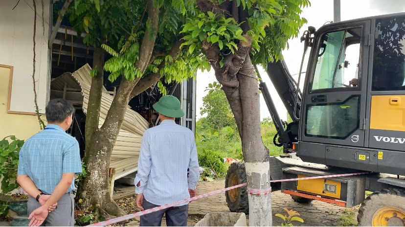 Tháo dỡ công trình vô chủ lấn chiếm hành lang bảo vệ cao tốc ở Hải Phòng- Ảnh 2.