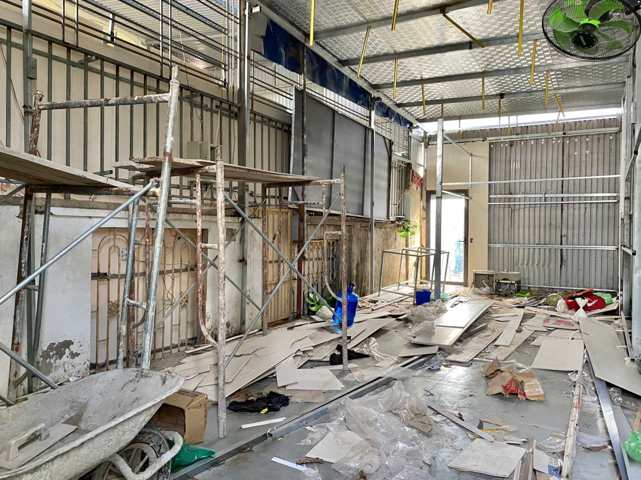 Tháo dỡ công trình vô chủ lấn chiếm hành lang bảo vệ cao tốc ở Hải Phòng- Ảnh 3.